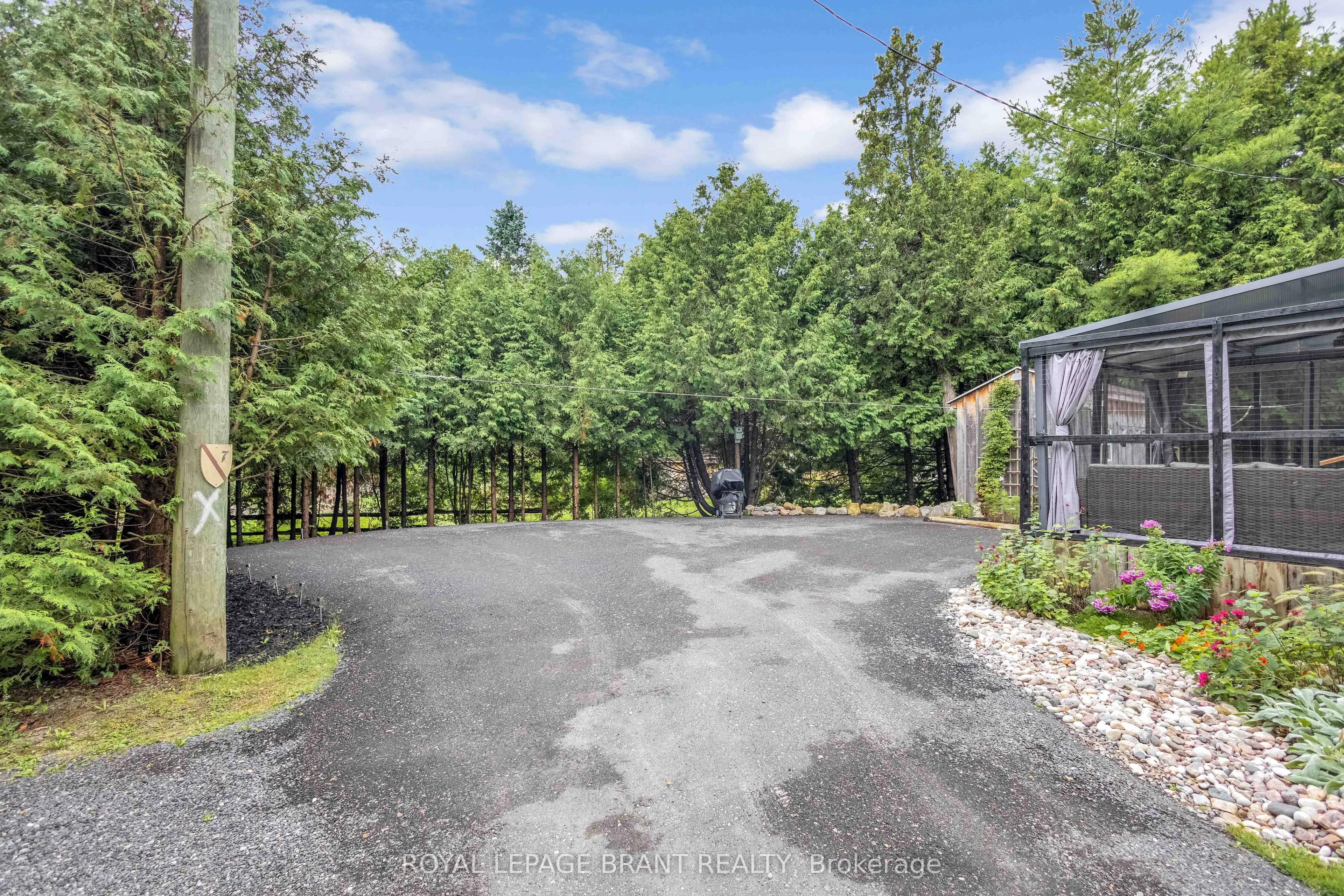 1085 10th Concession Road W