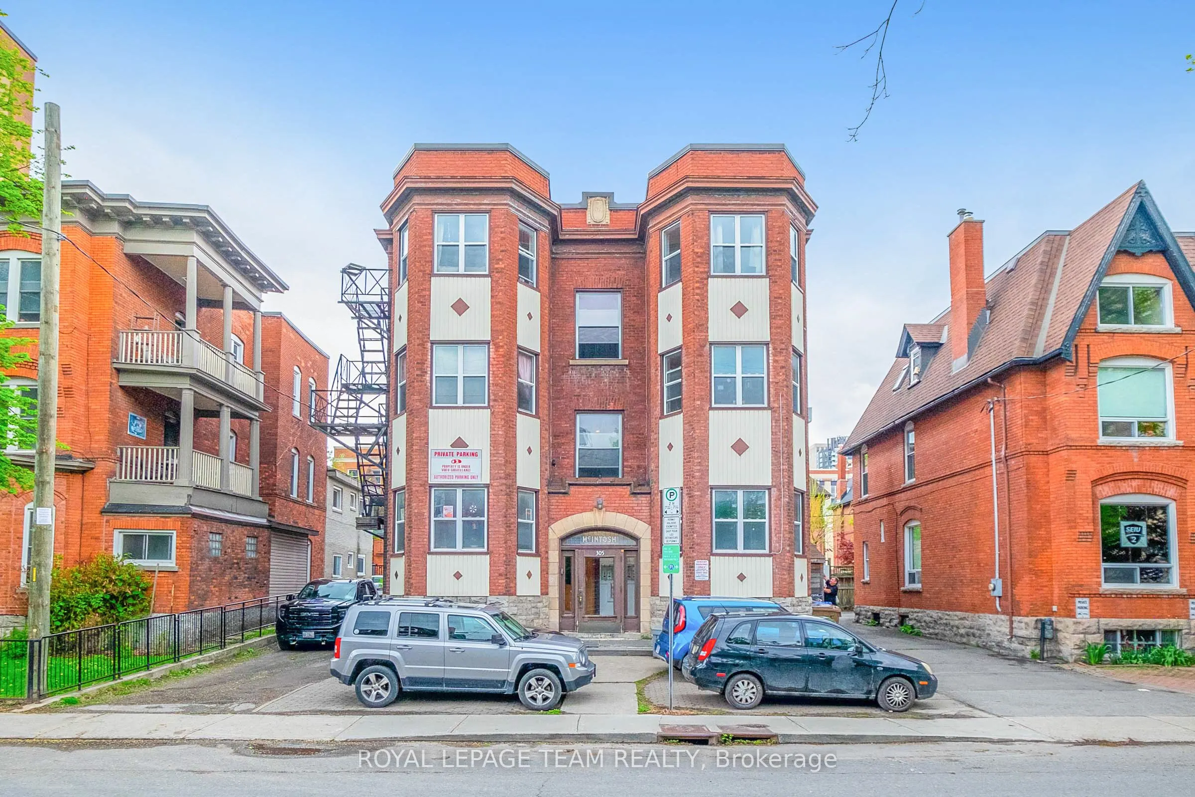305 Waverley Street