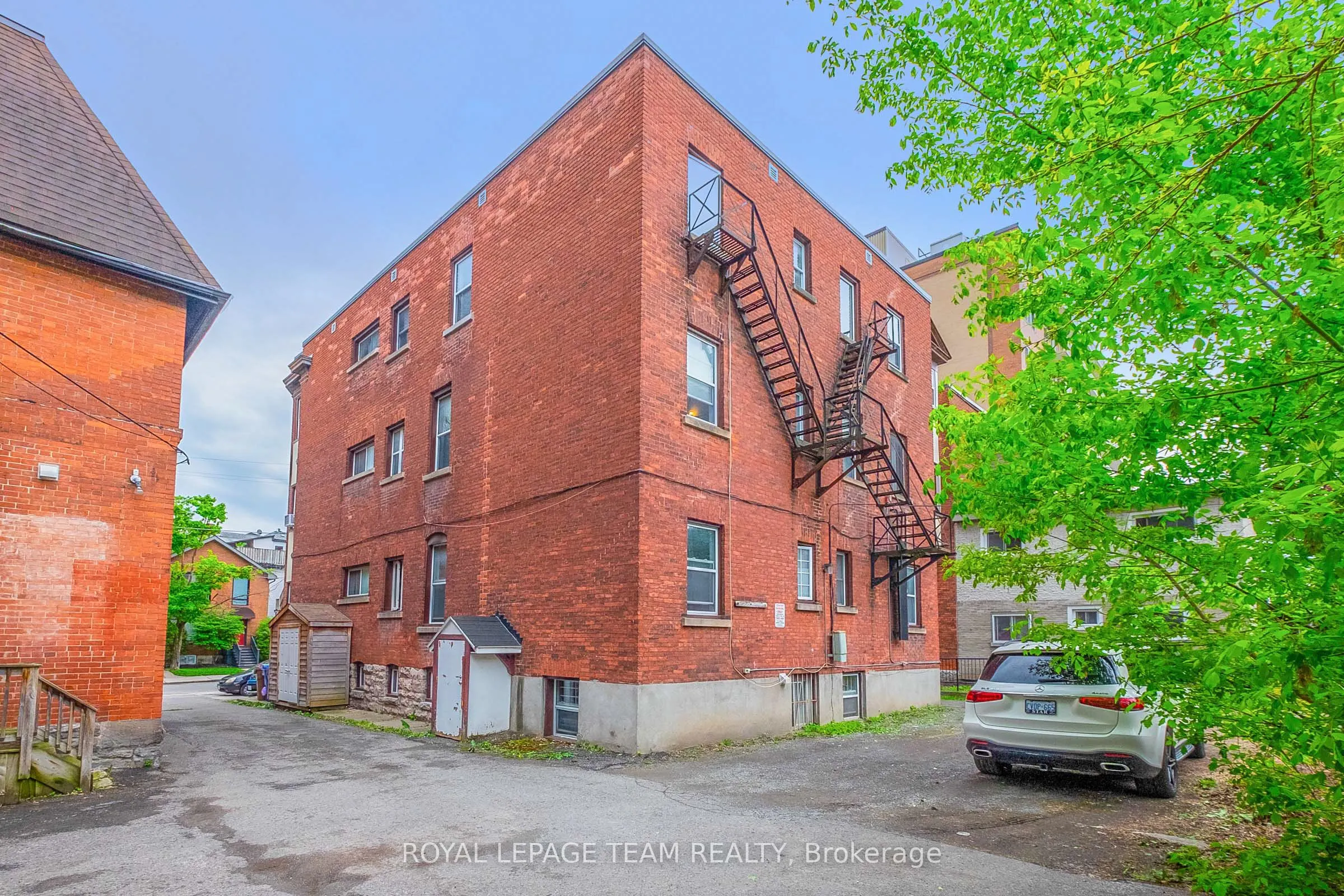 305 Waverley Street