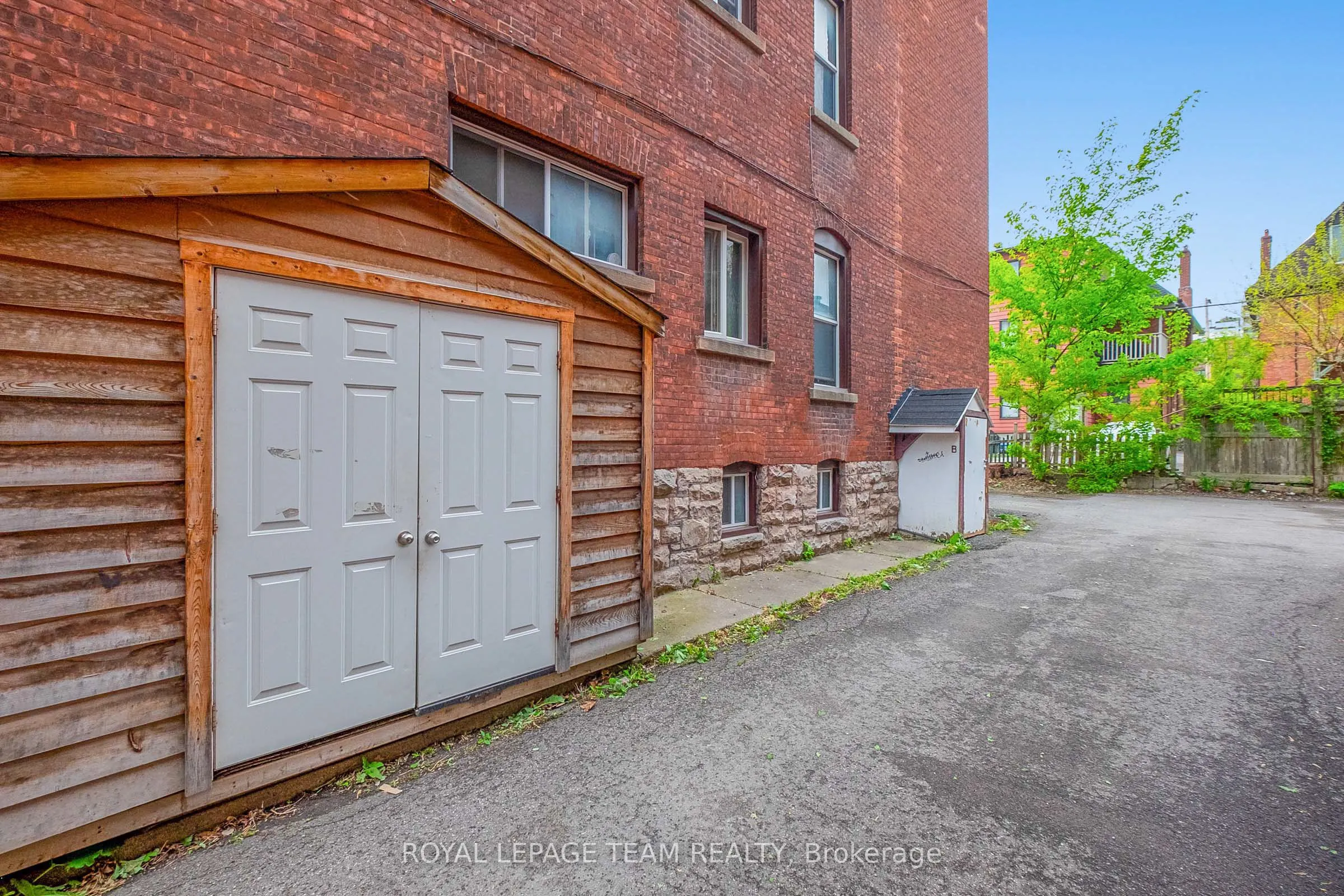 305 Waverley Street