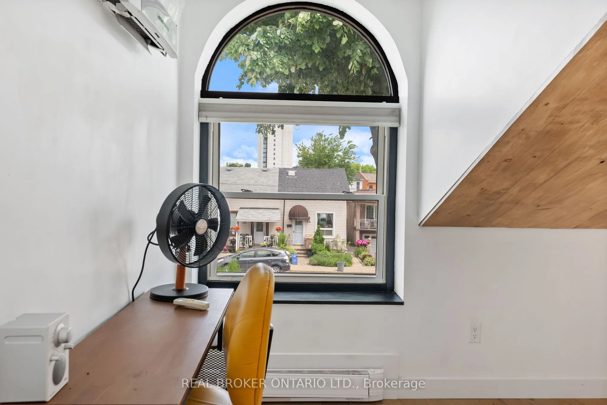 23 Macaulay Street W, #2