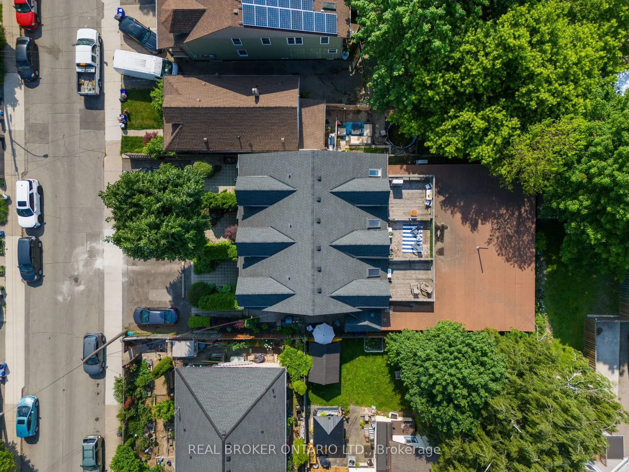 23 Macaulay Street W, #2