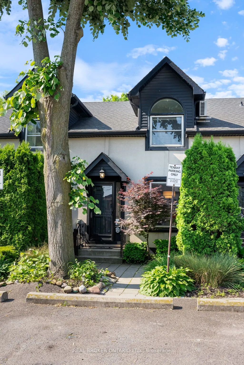 23 Macaulay Street W, #2