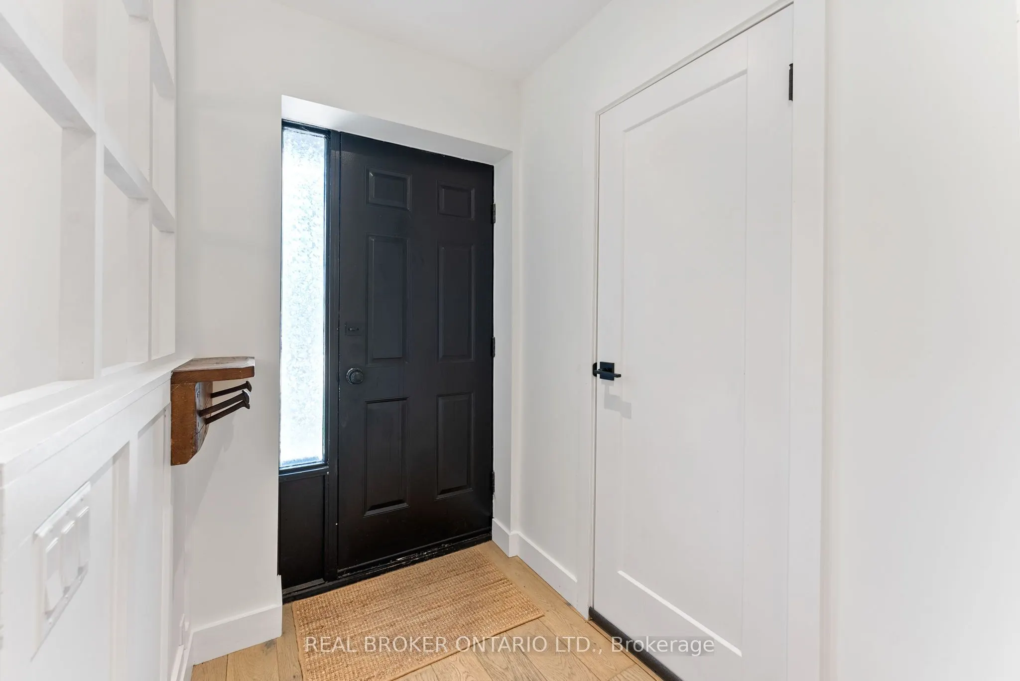 23 Macaulay Street W, #2