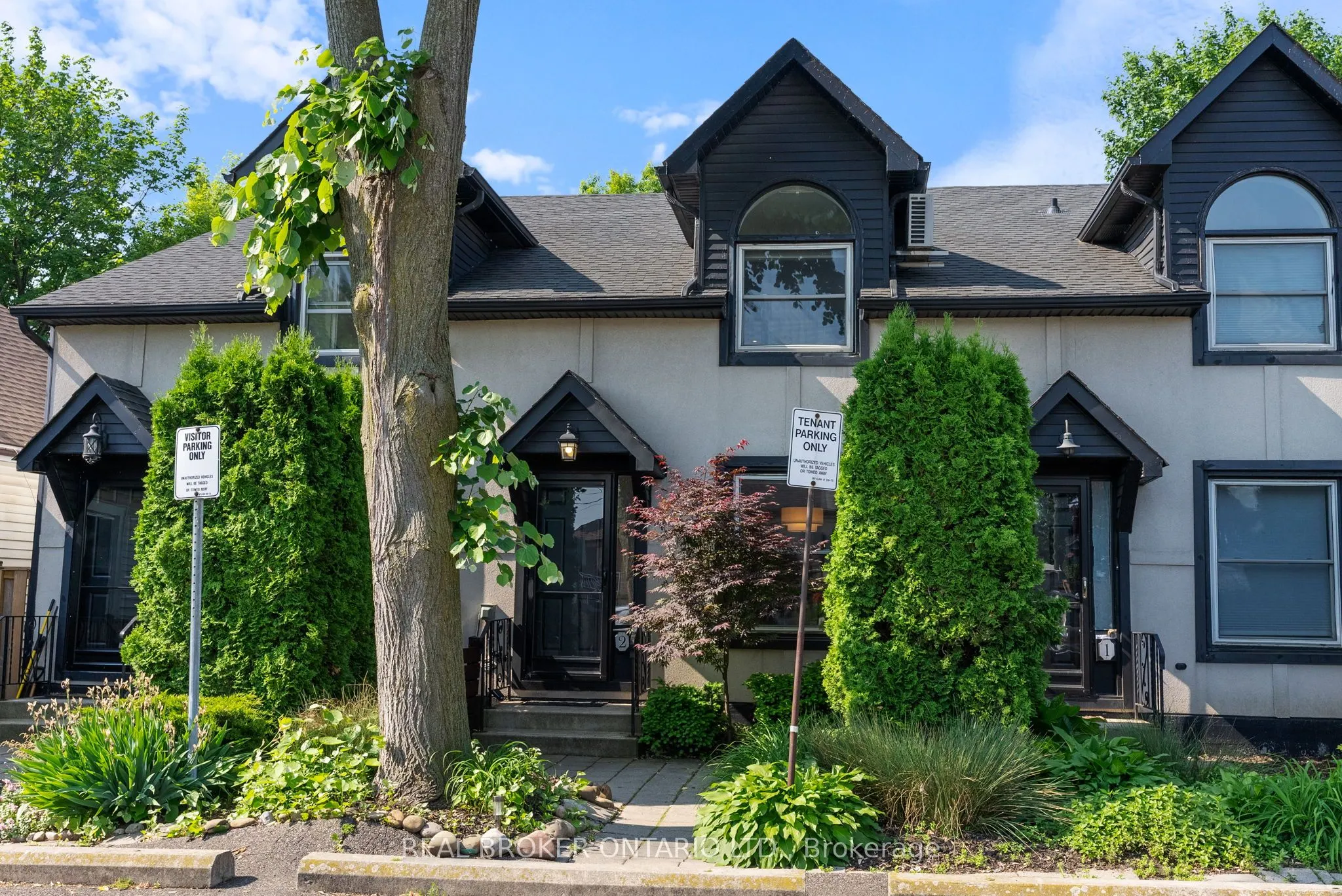 23 Macaulay Street W, #2
