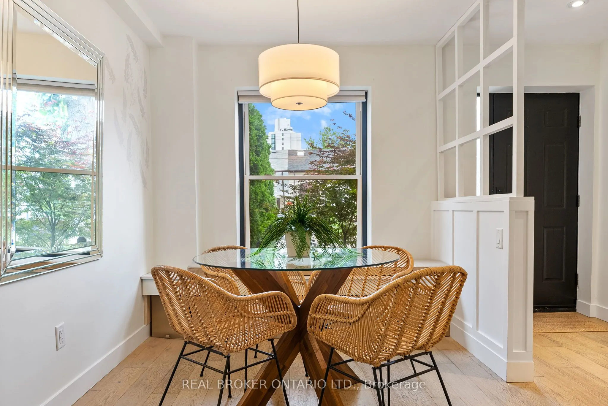 23 Macaulay Street W, #2