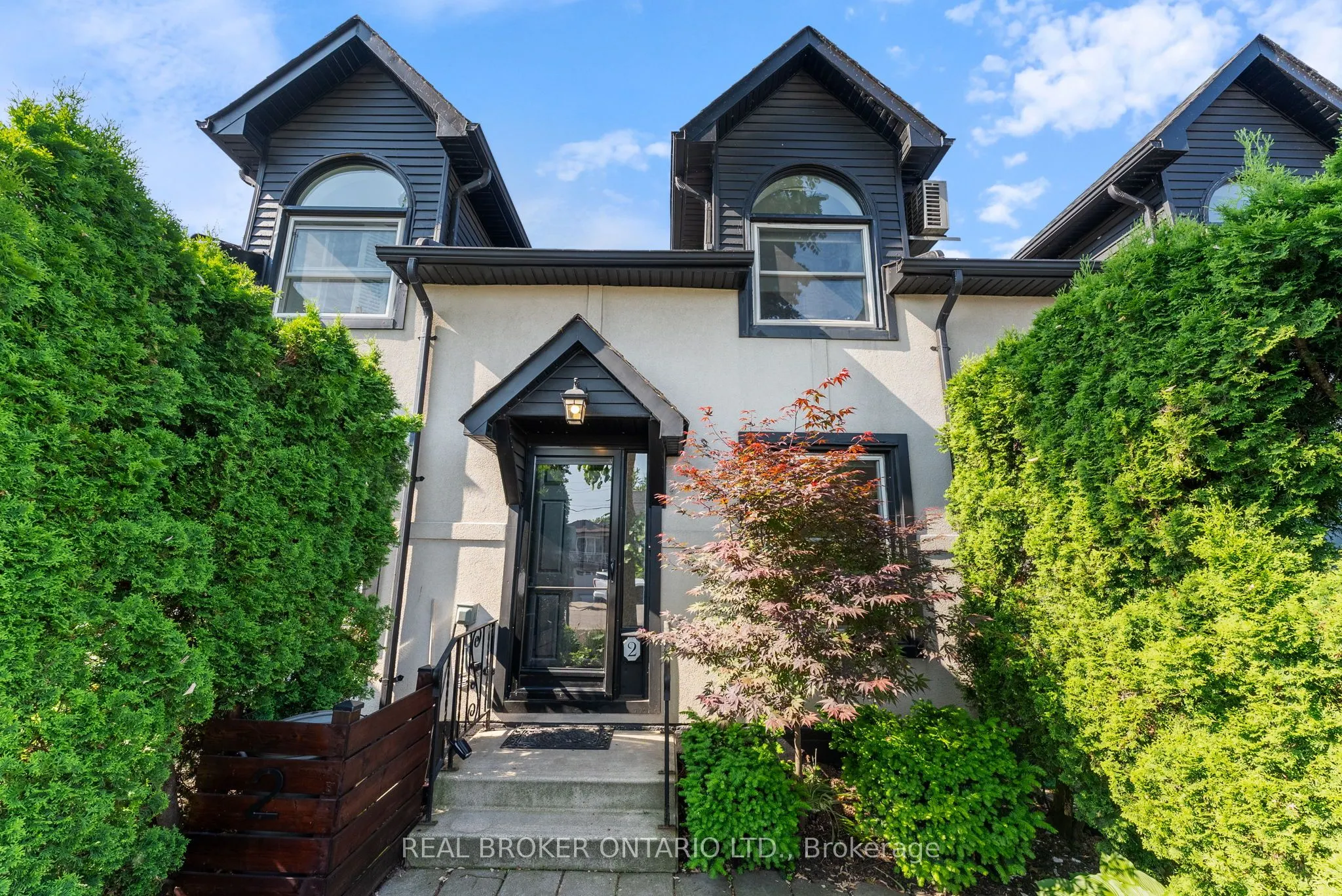 23 Macaulay Street W, #2
