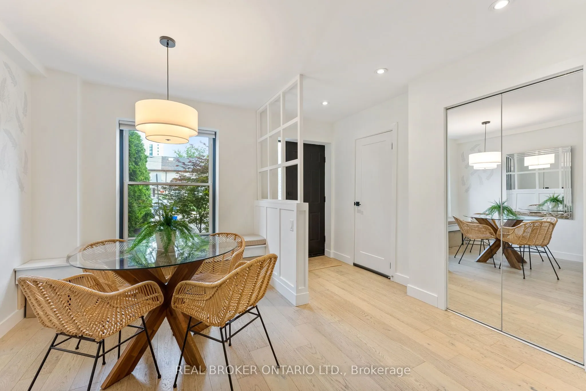 23 Macaulay Street W, #2
