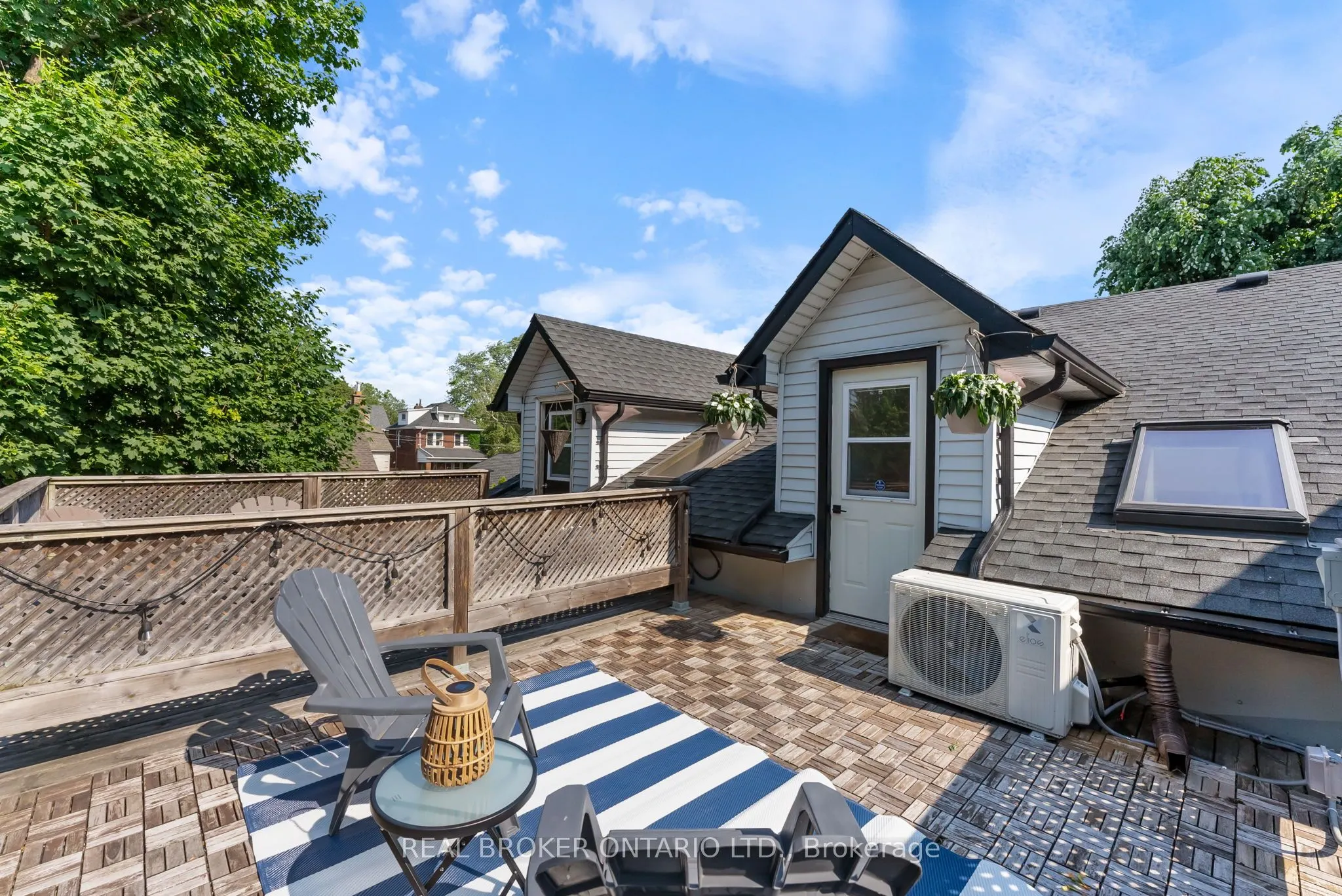 23 Macaulay Street W, #2