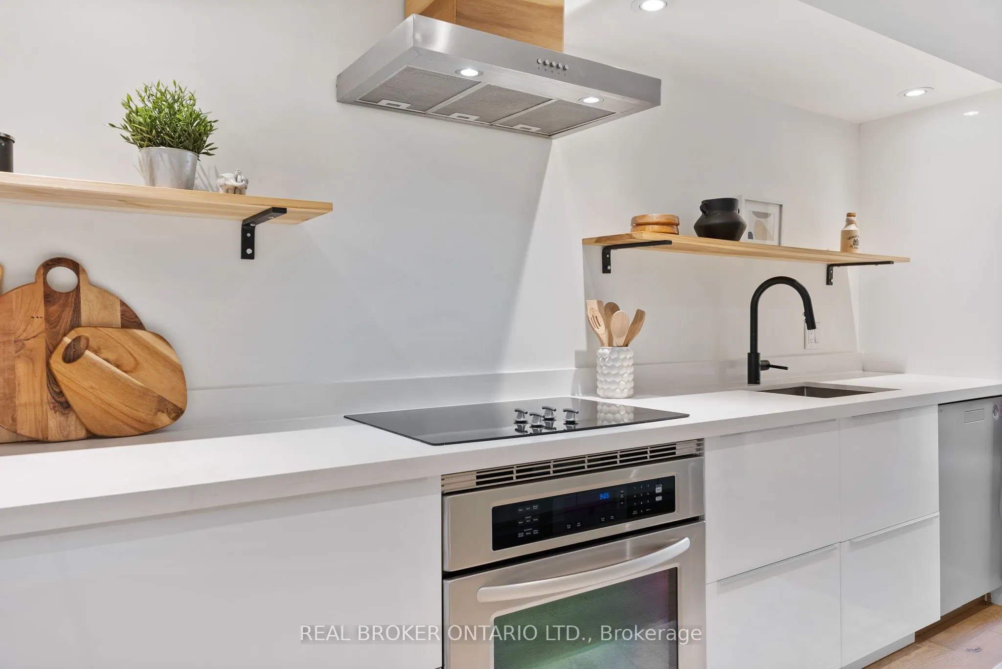 23 Macaulay Street W, #2