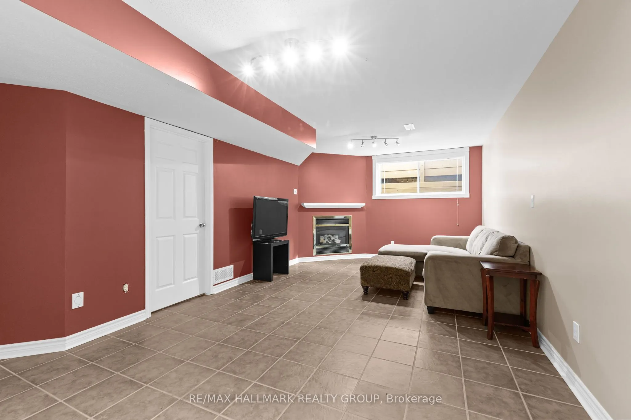 2213 Brockstone Crescent