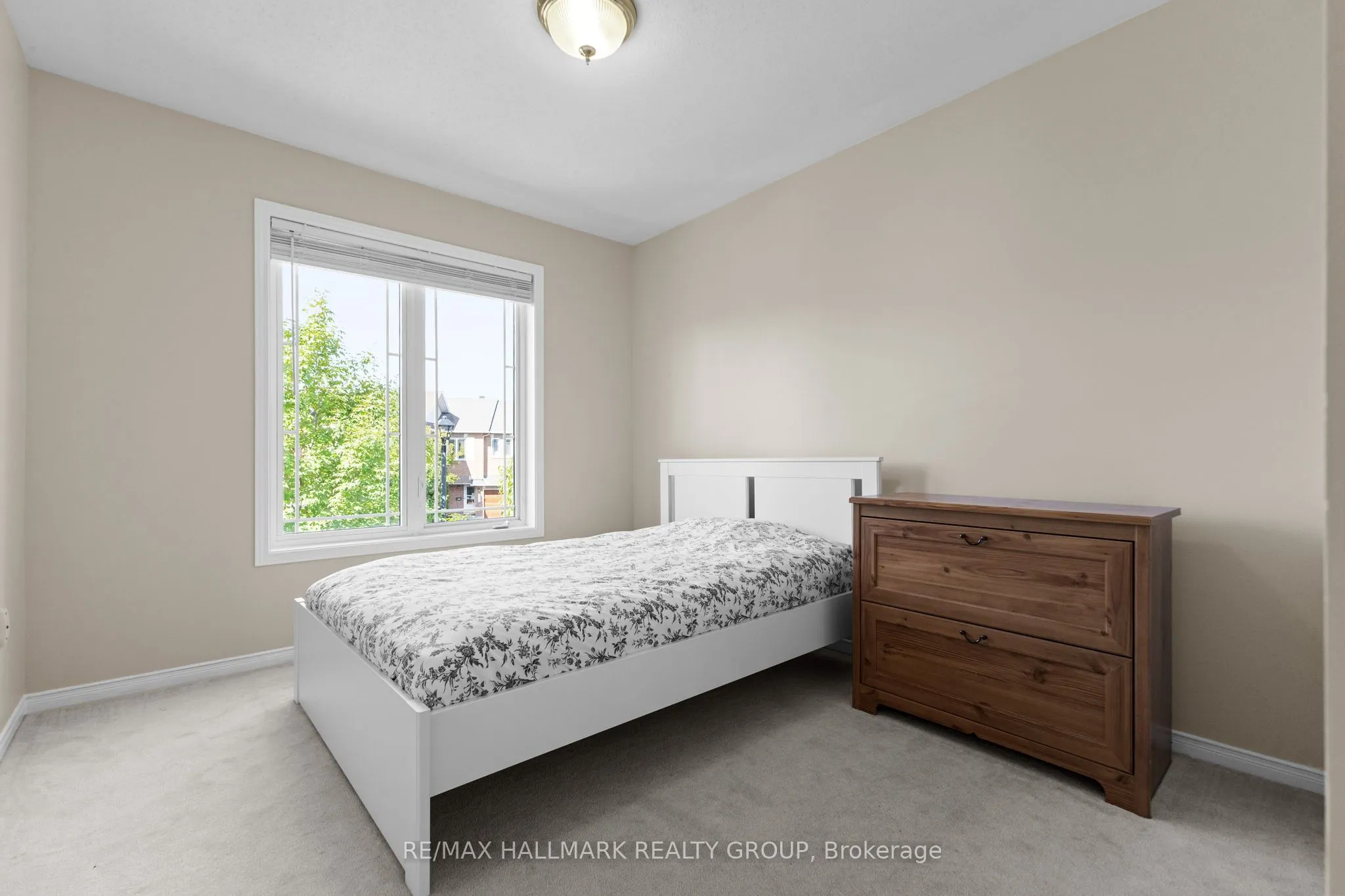 2213 Brockstone Crescent