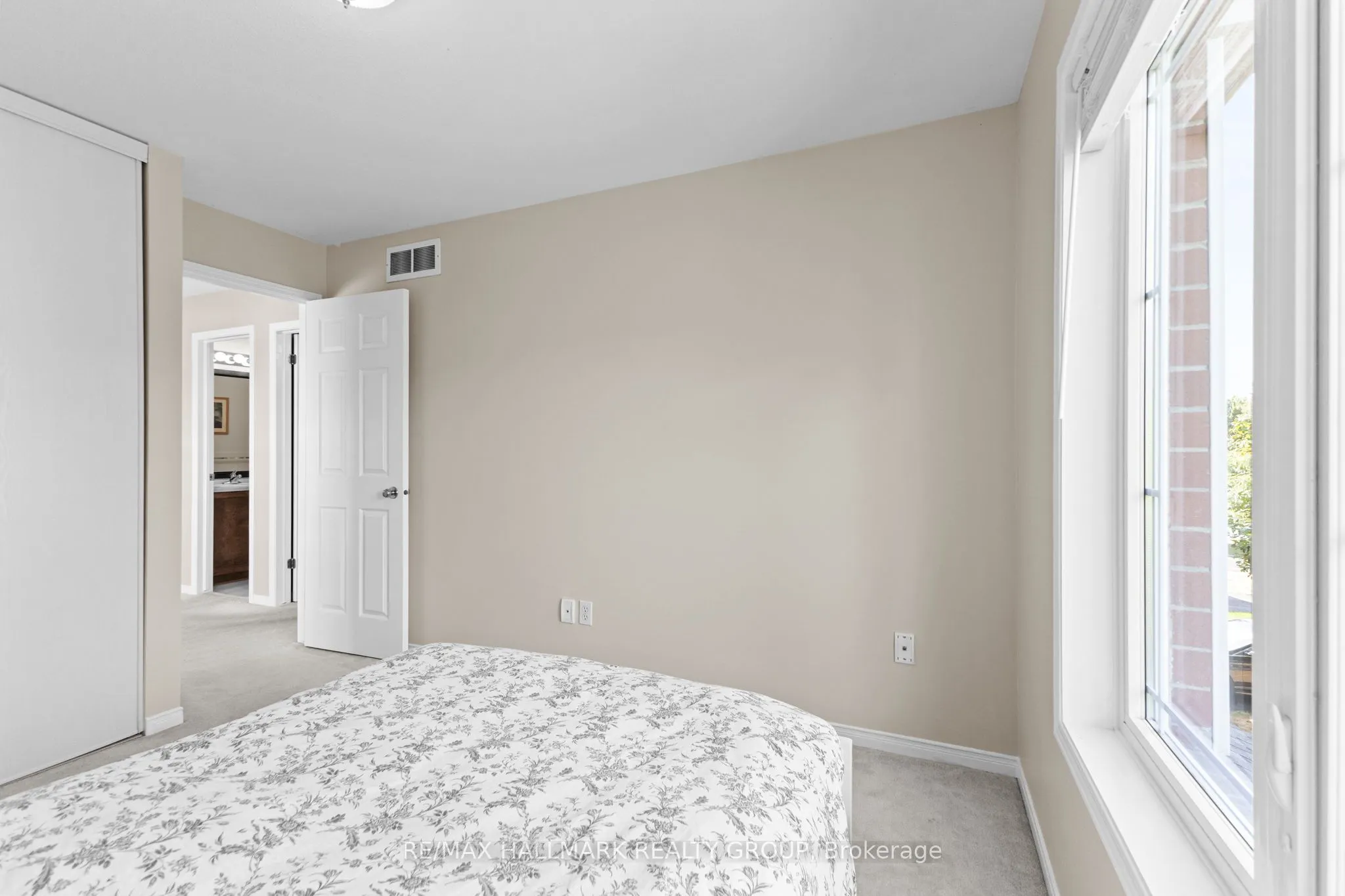 2213 Brockstone Crescent