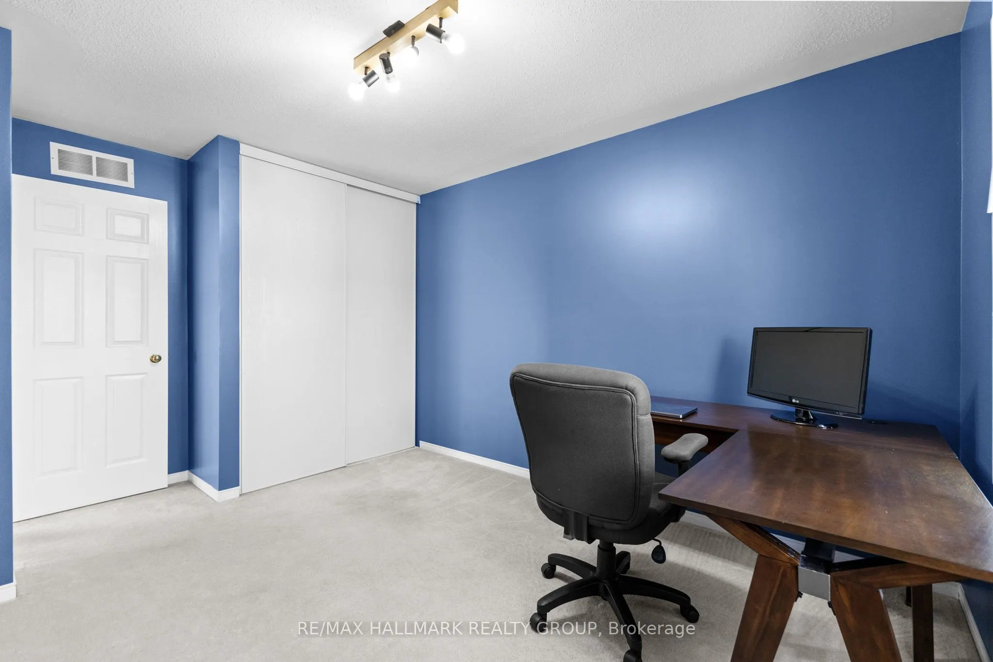 2213 Brockstone Crescent