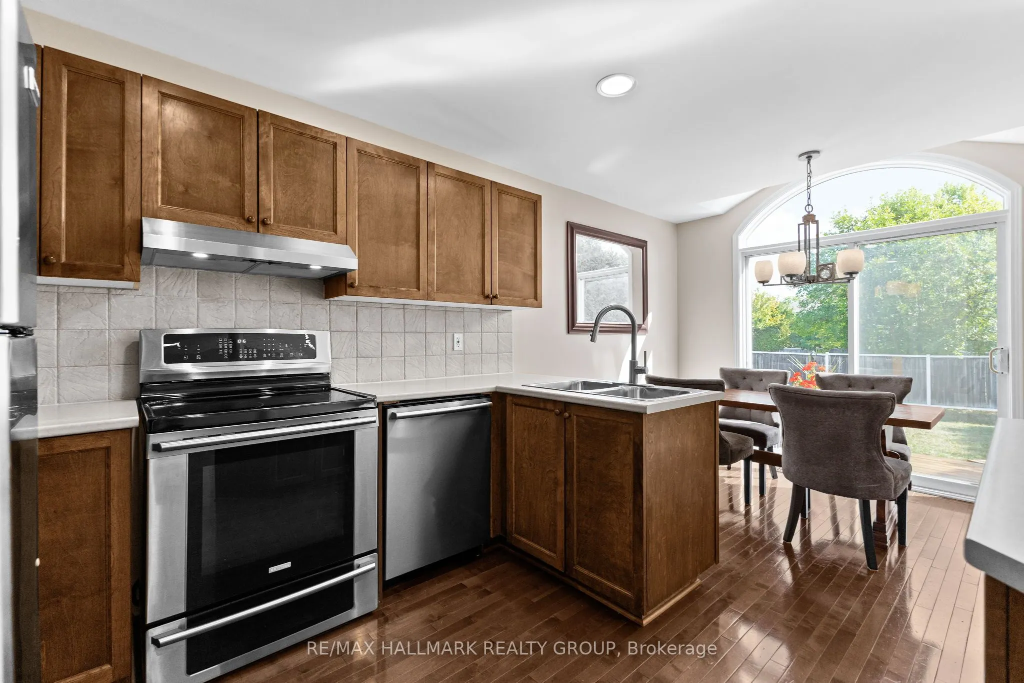 2213 Brockstone Crescent
