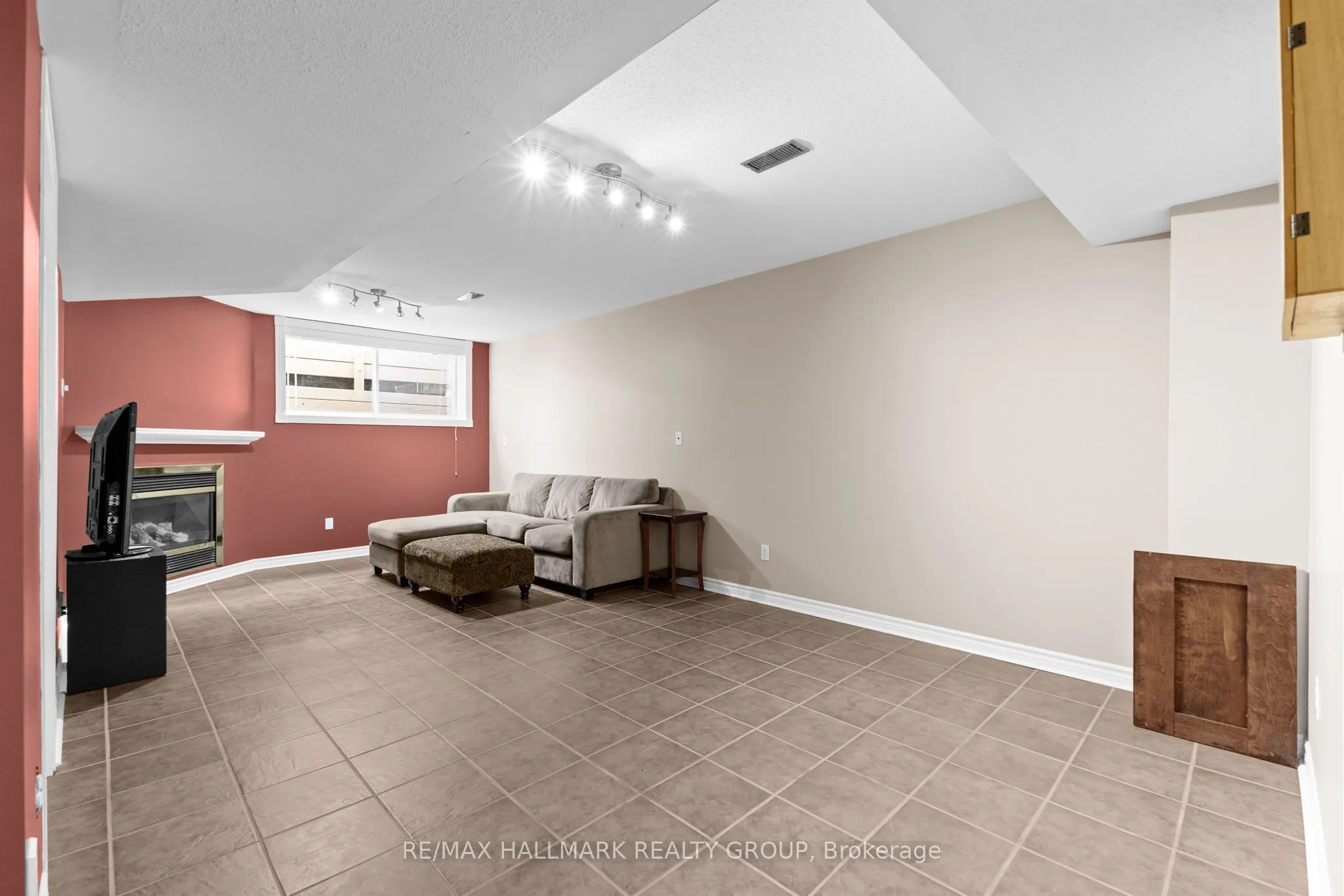 2213 Brockstone Crescent