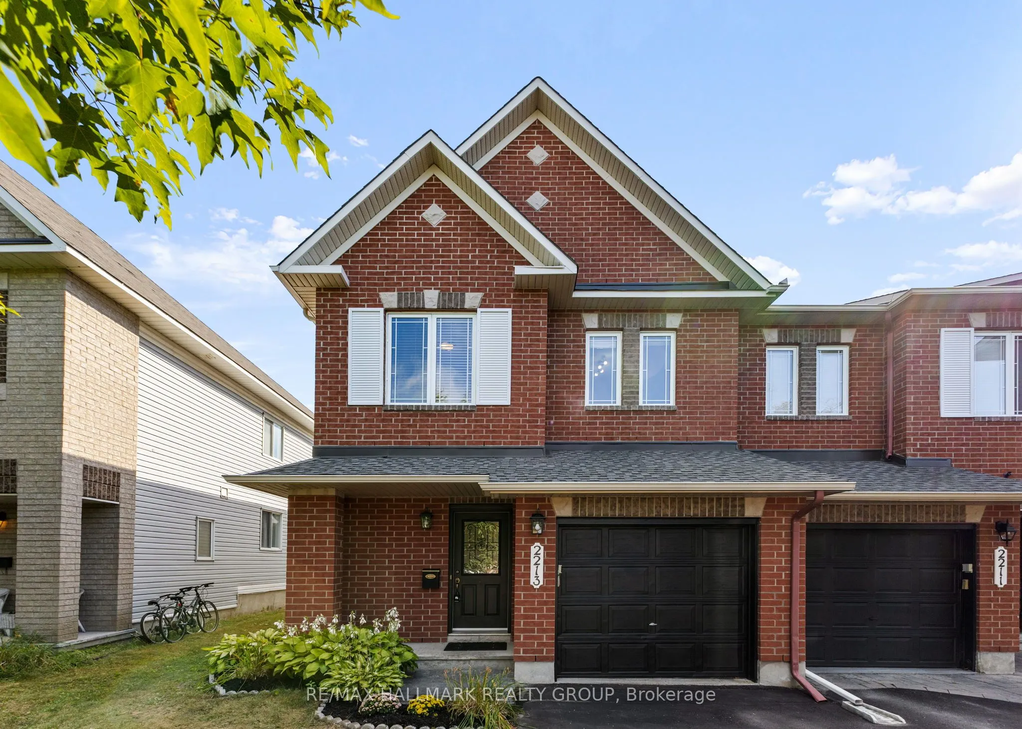 2213 Brockstone Crescent