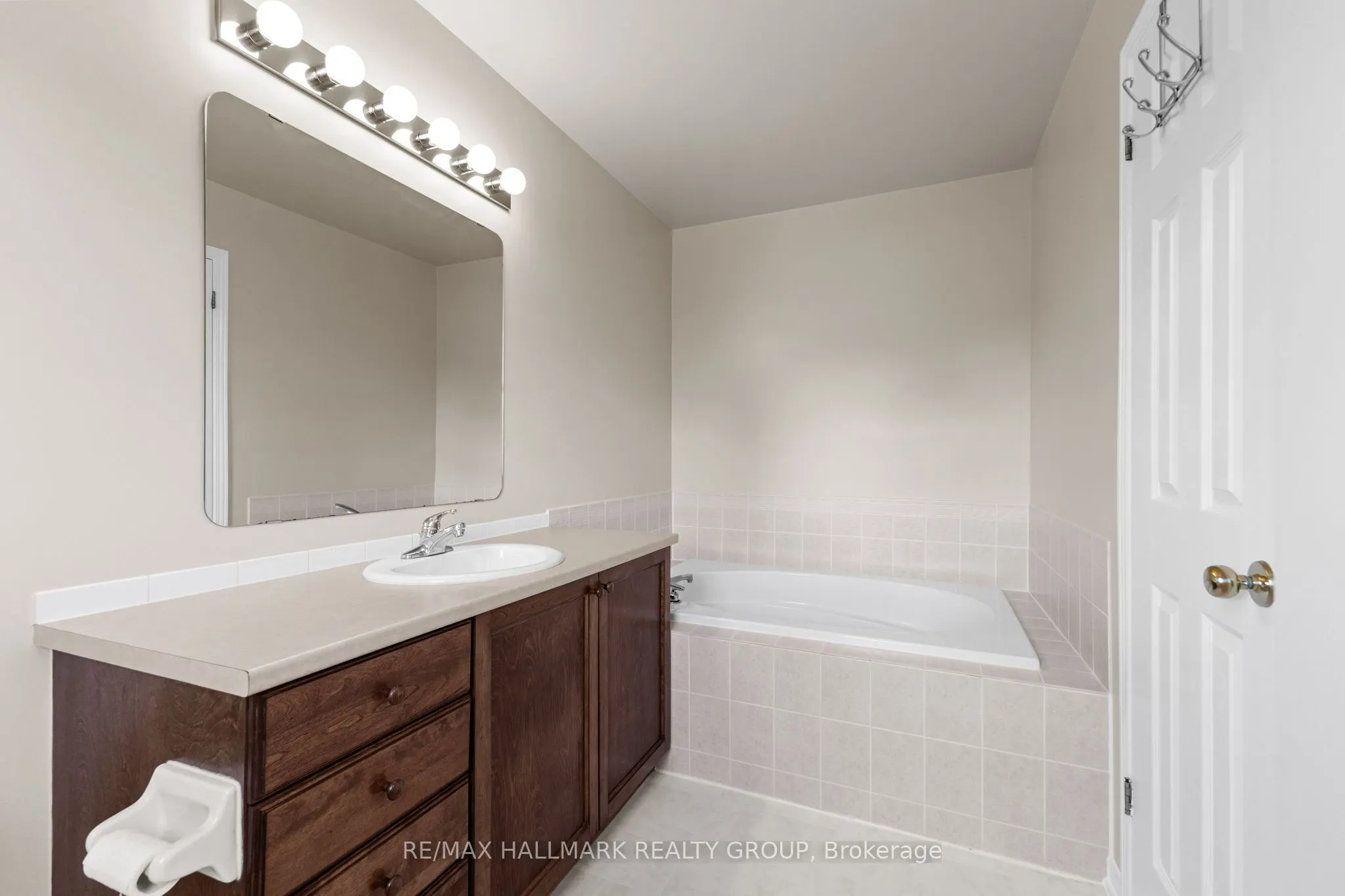2213 Brockstone Crescent