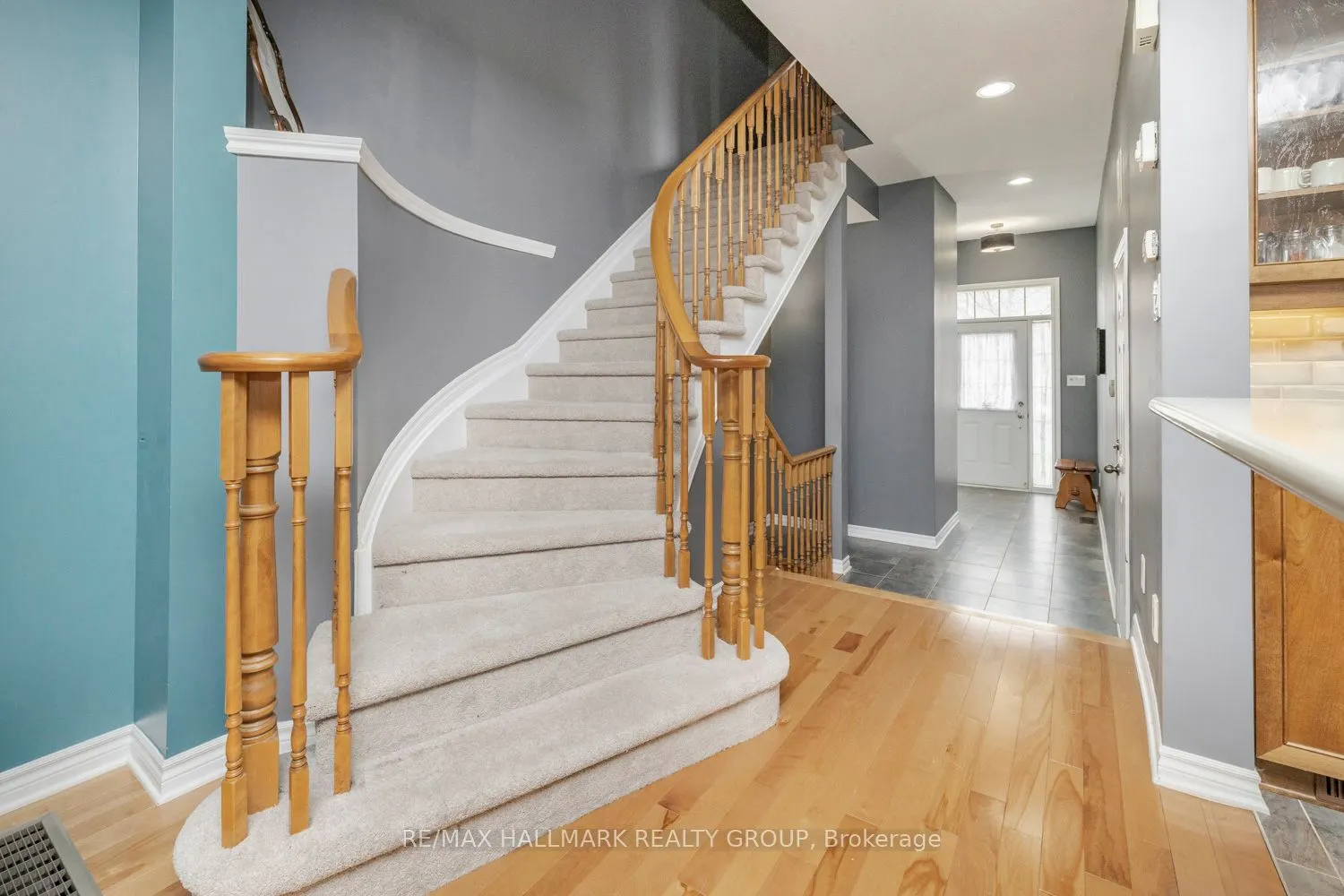 202 Waymark Crescent