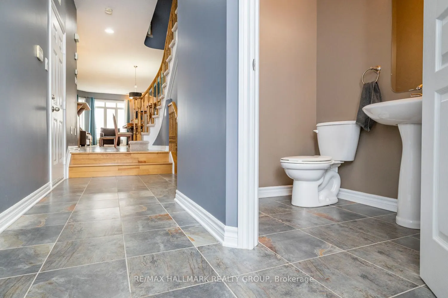 202 Waymark Crescent