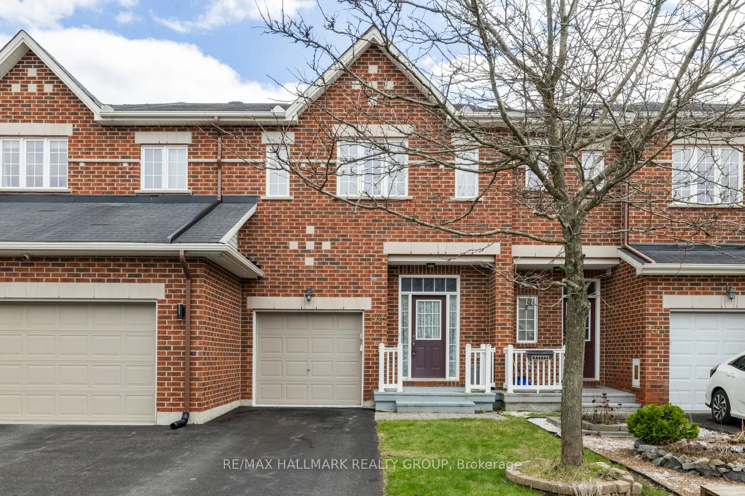 202 Waymark Crescent