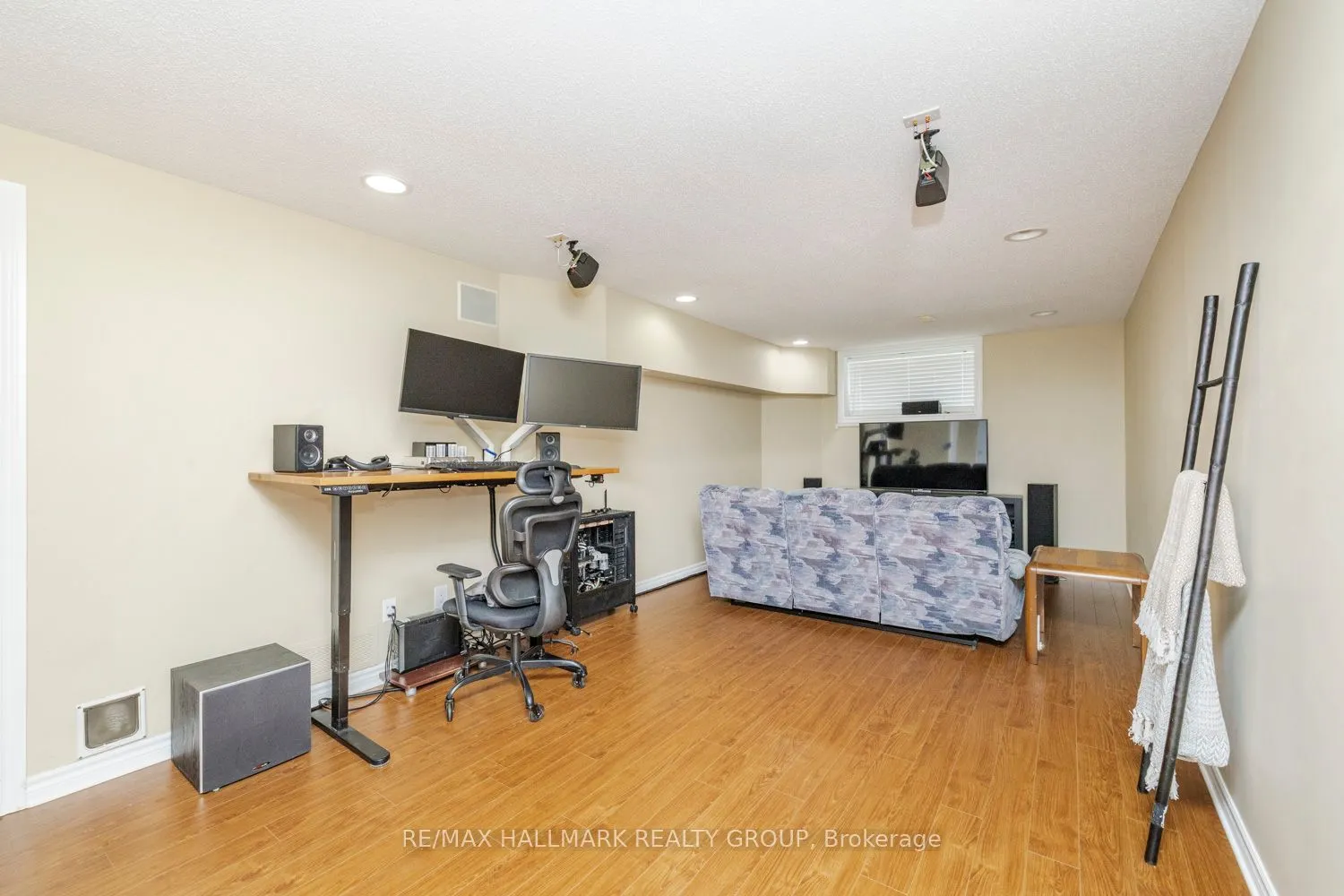 202 Waymark Crescent