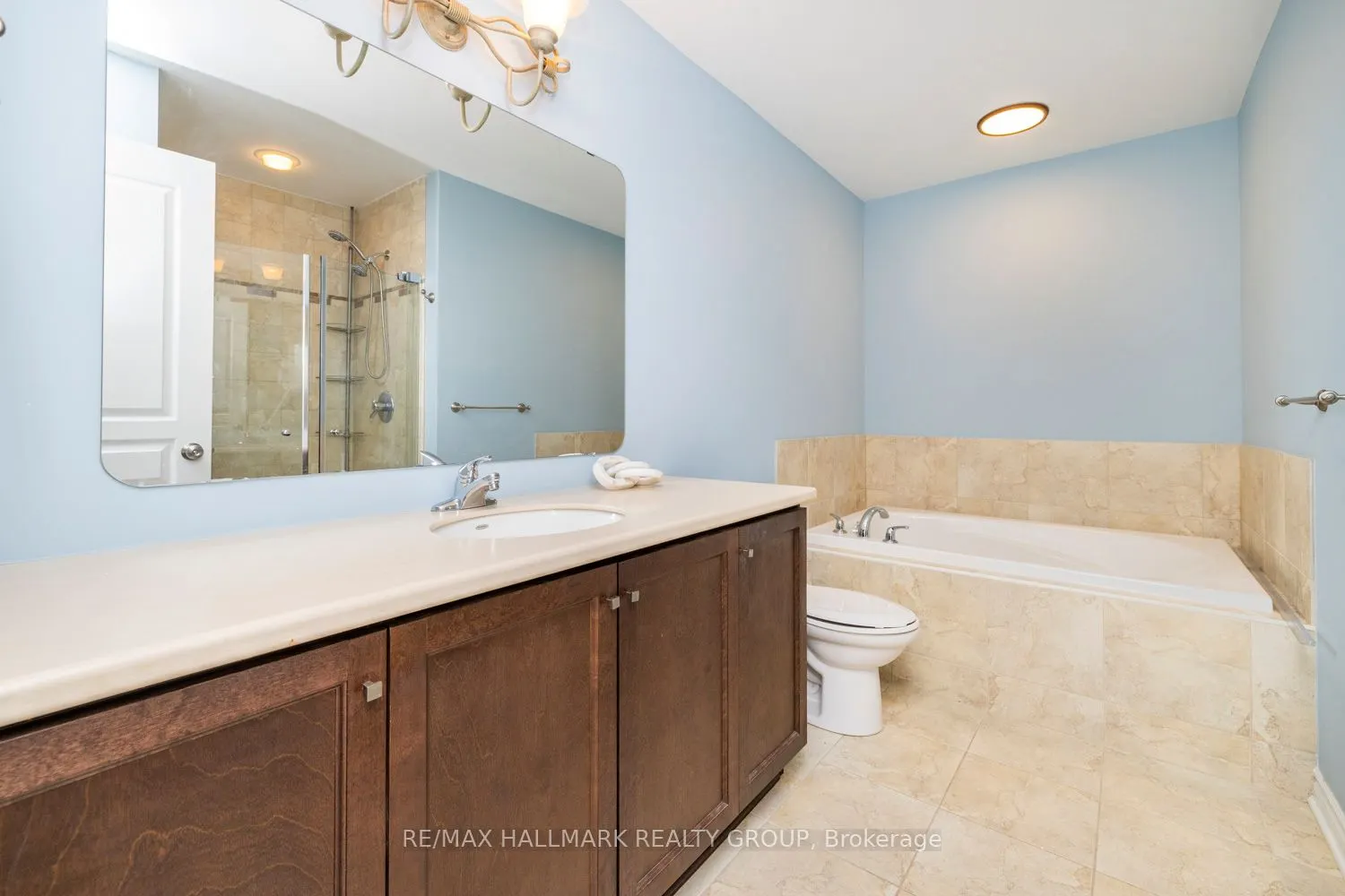 202 Waymark Crescent