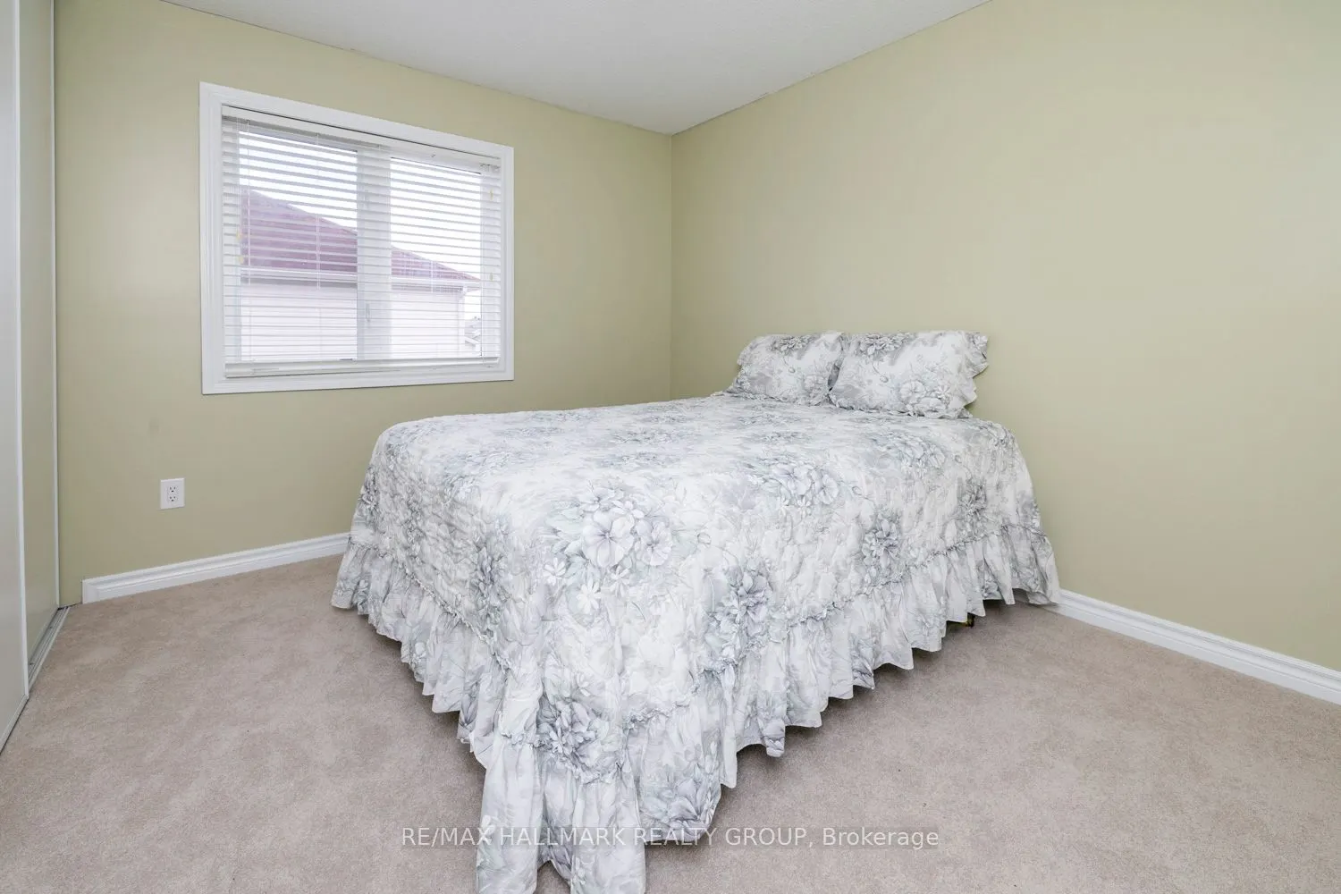 202 Waymark Crescent