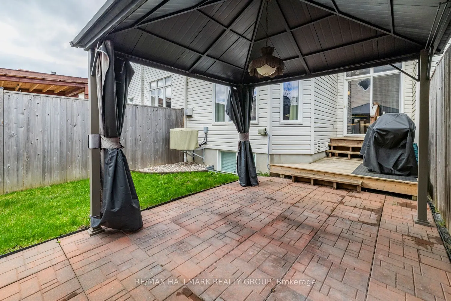 202 Waymark Crescent