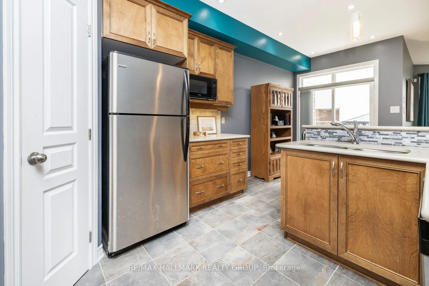 202 Waymark Crescent
