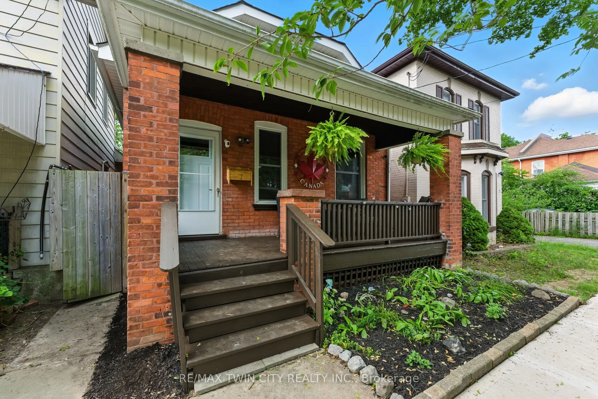 7 Superior Street