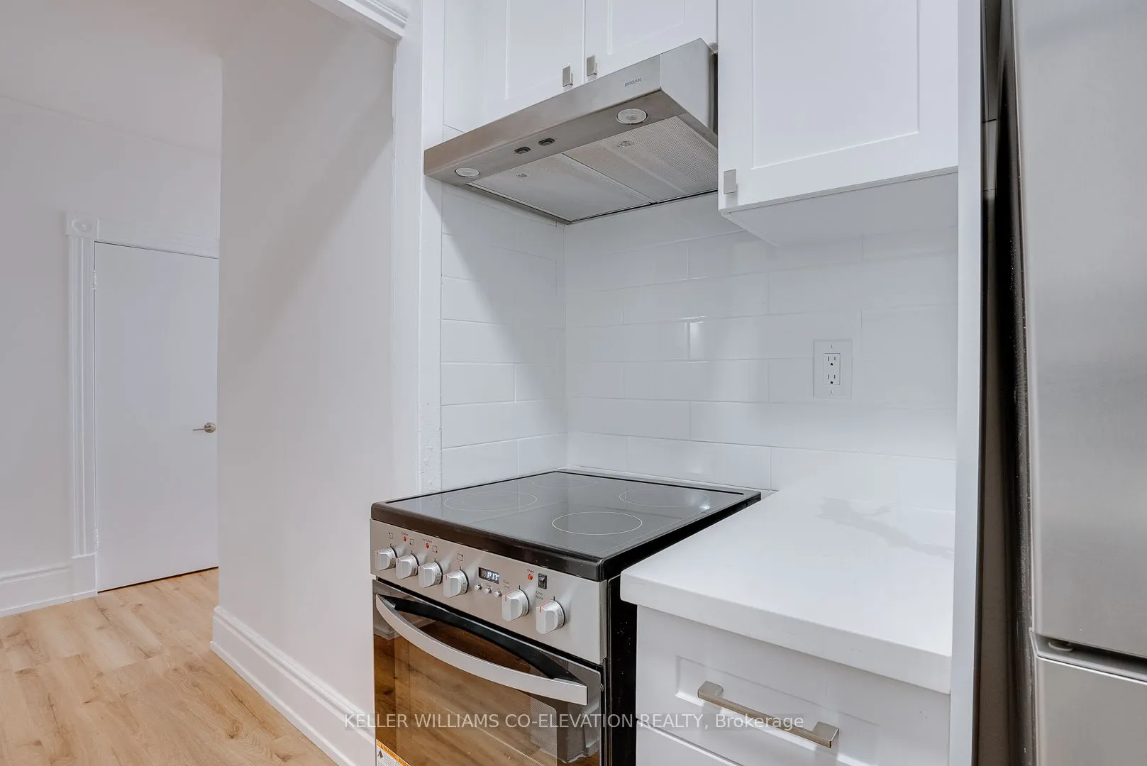 200 King Street, #3