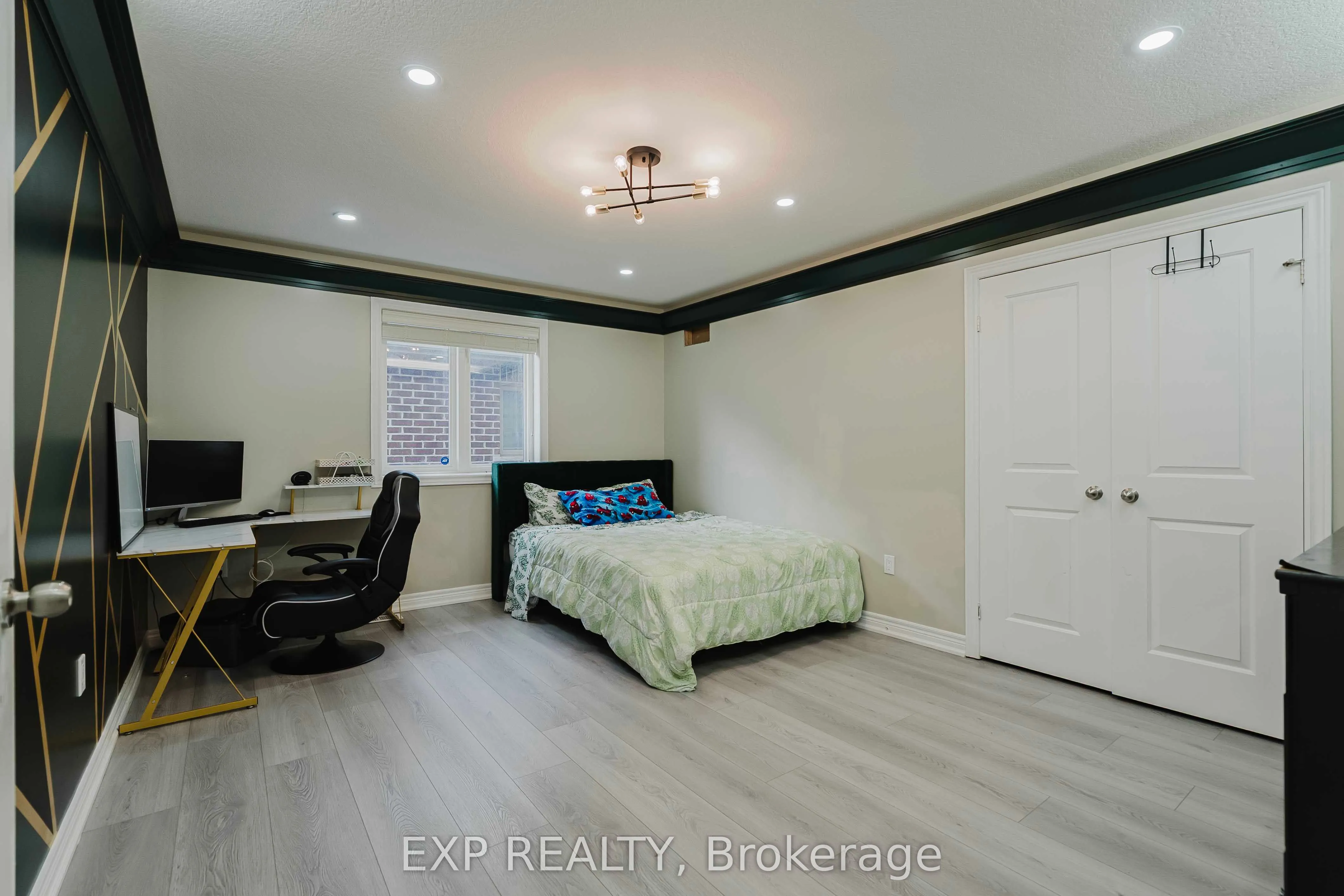 130 Kingsview Drive