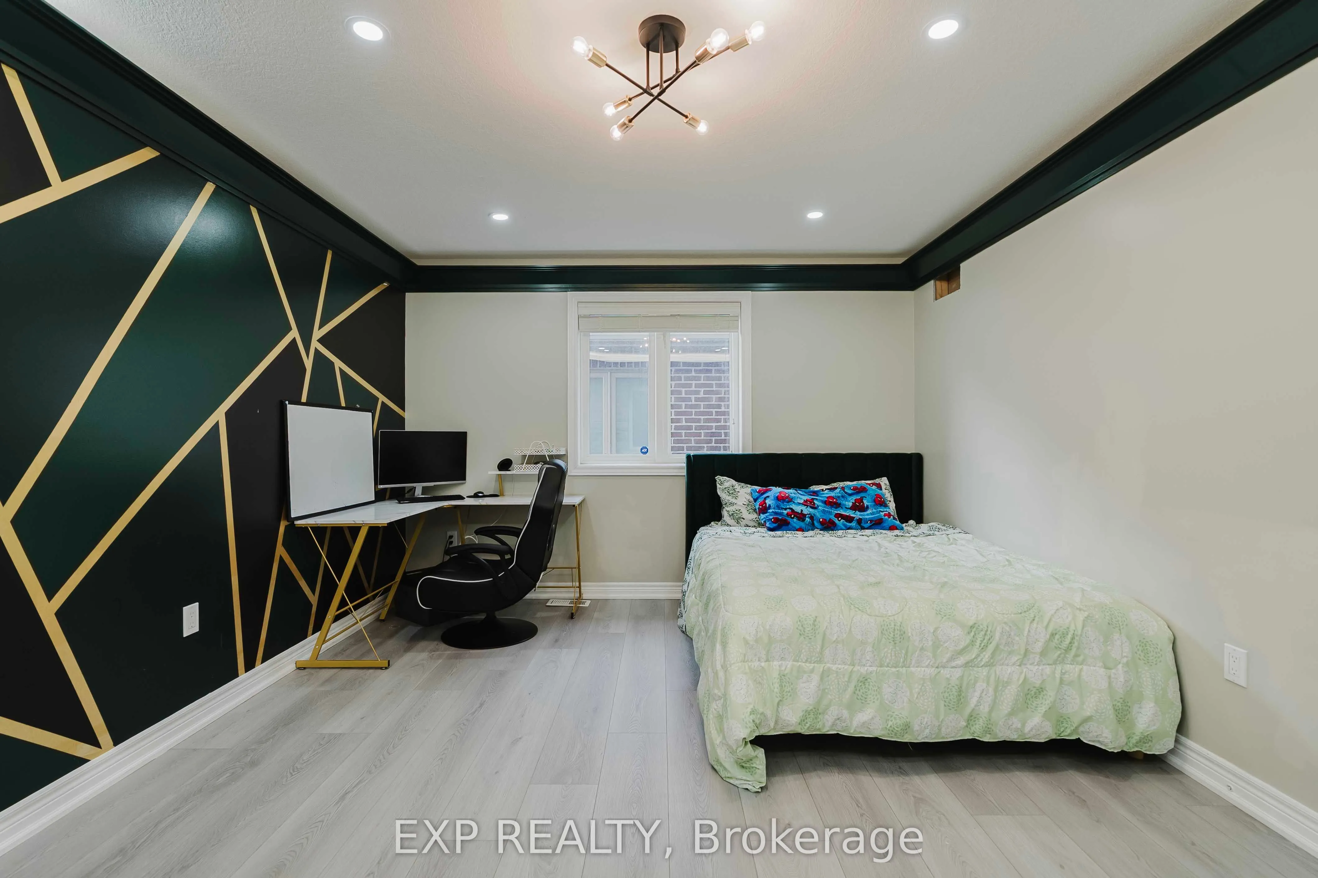 130 Kingsview Drive