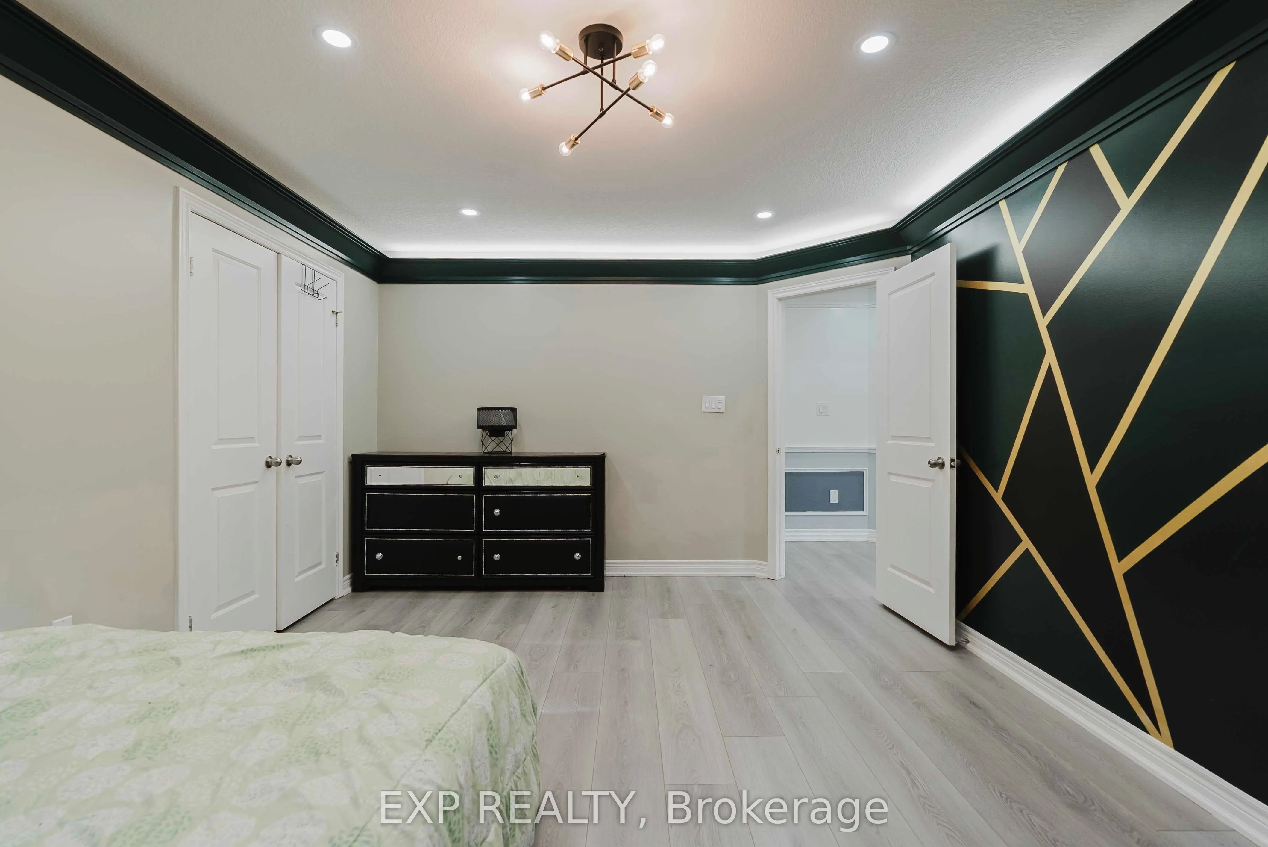 130 Kingsview Drive
