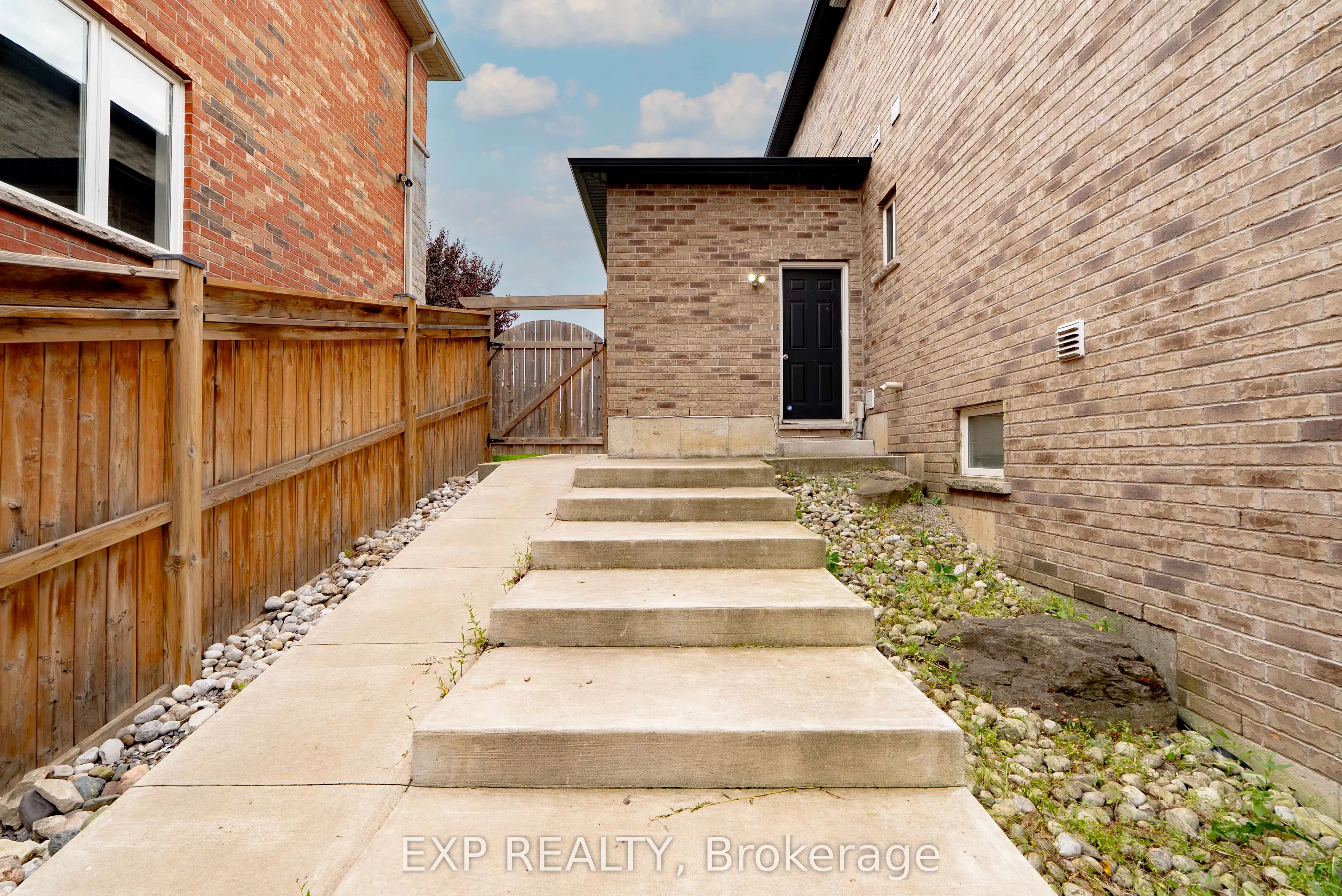130 Kingsview Drive