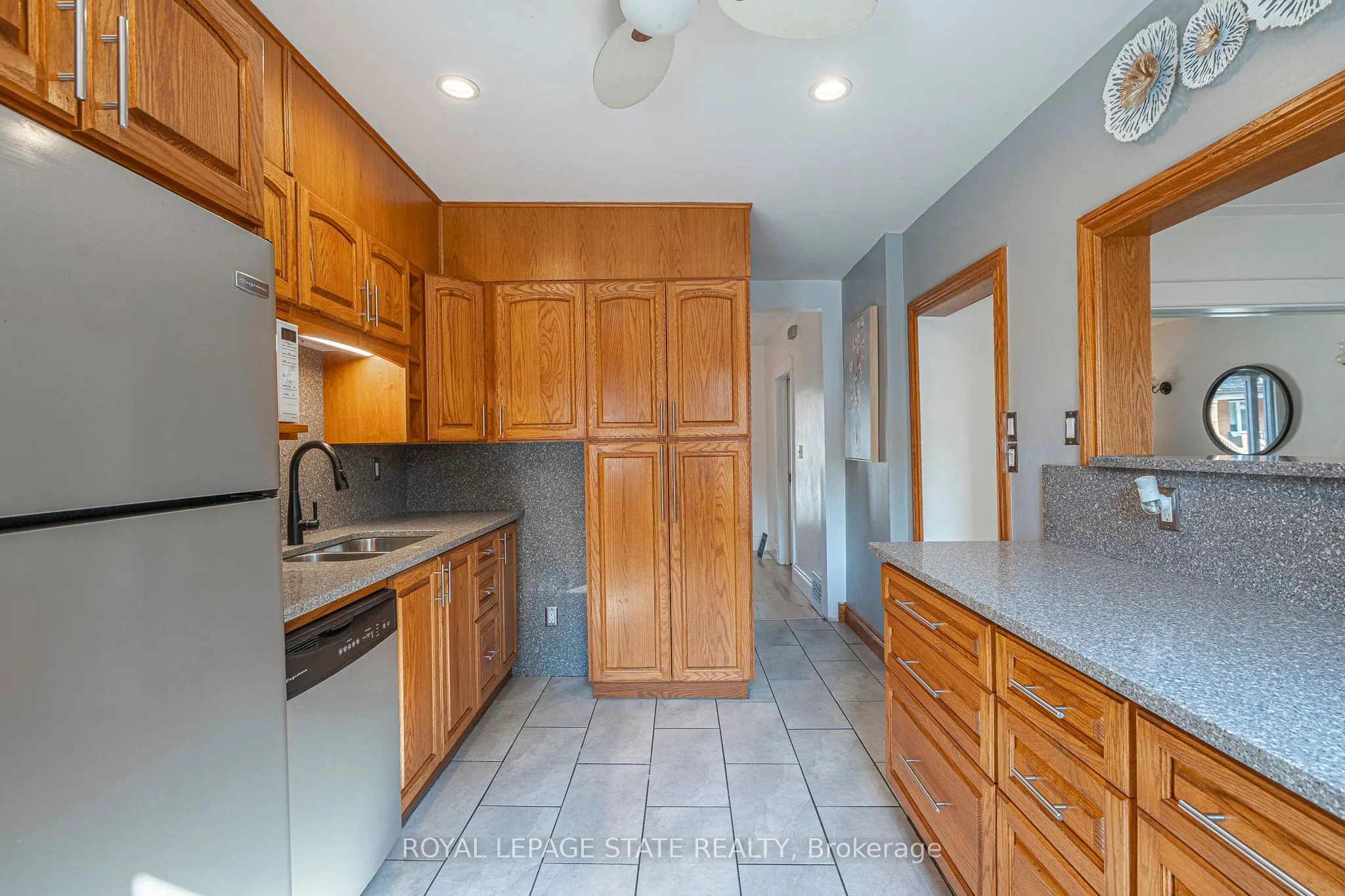 36 Spadina Avenue
