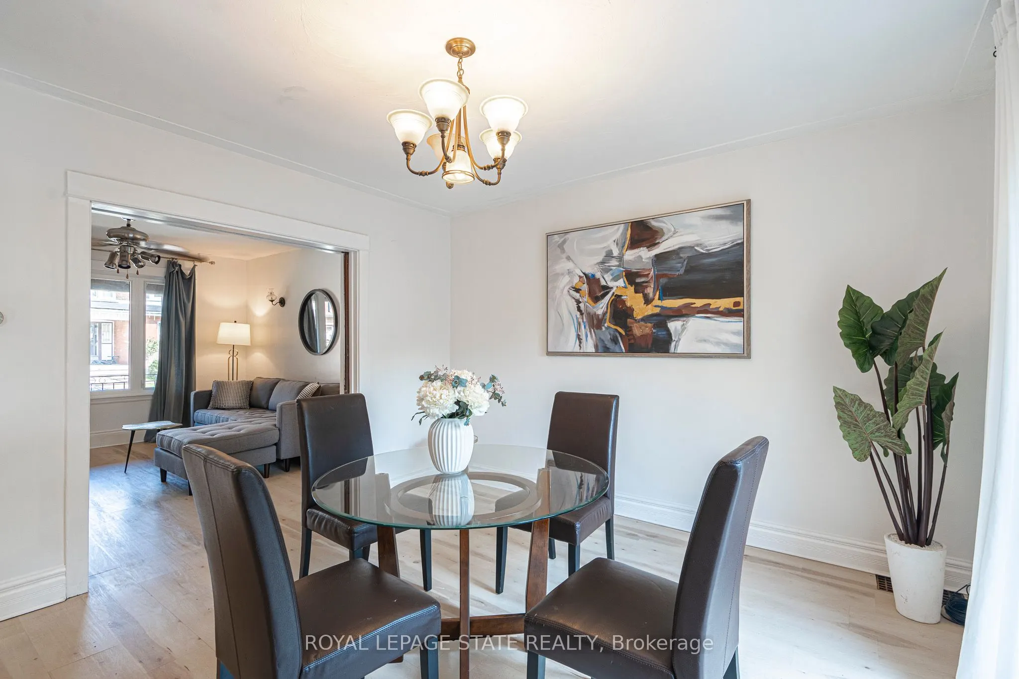 36 Spadina Avenue