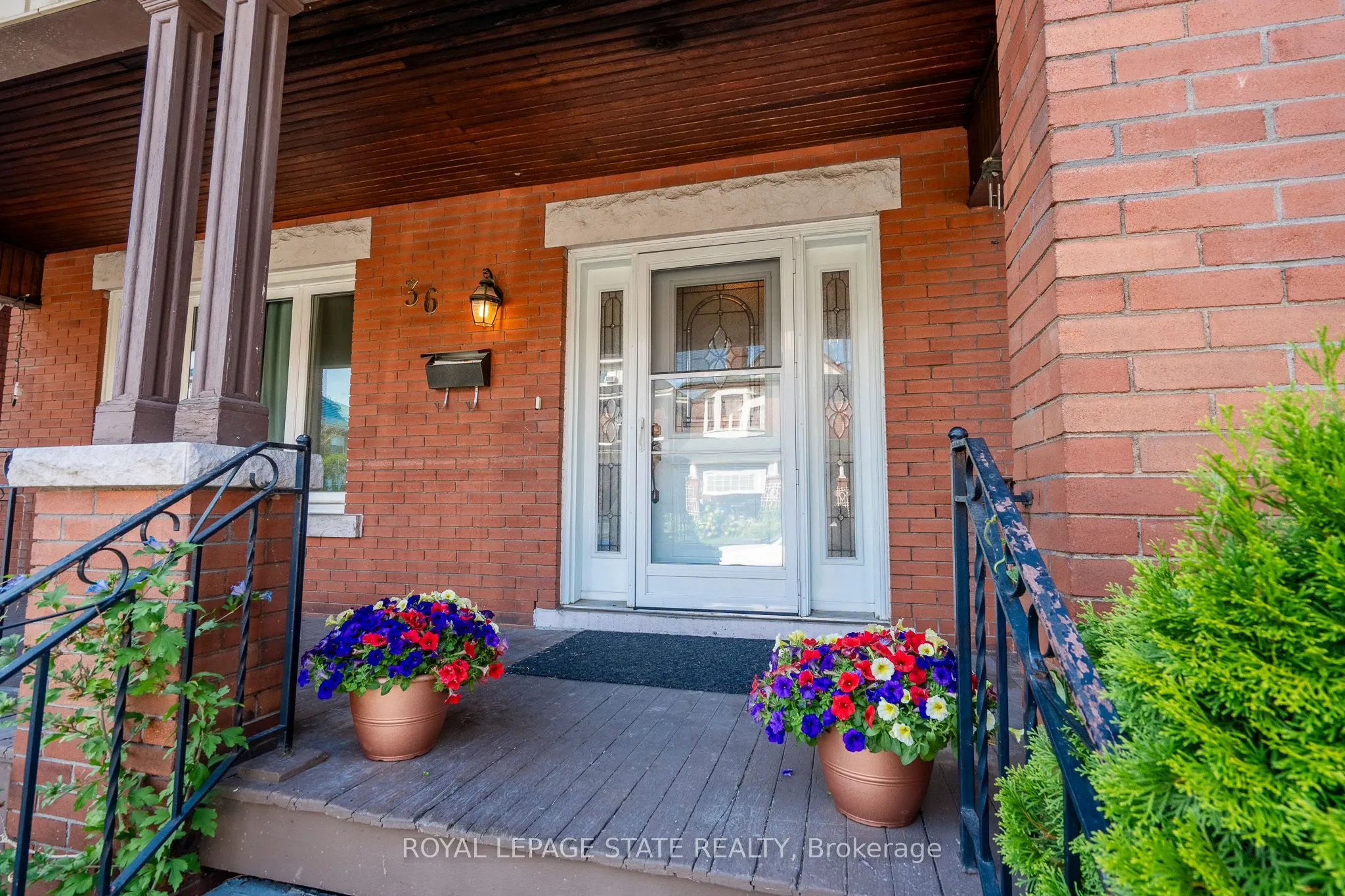 36 Spadina Avenue