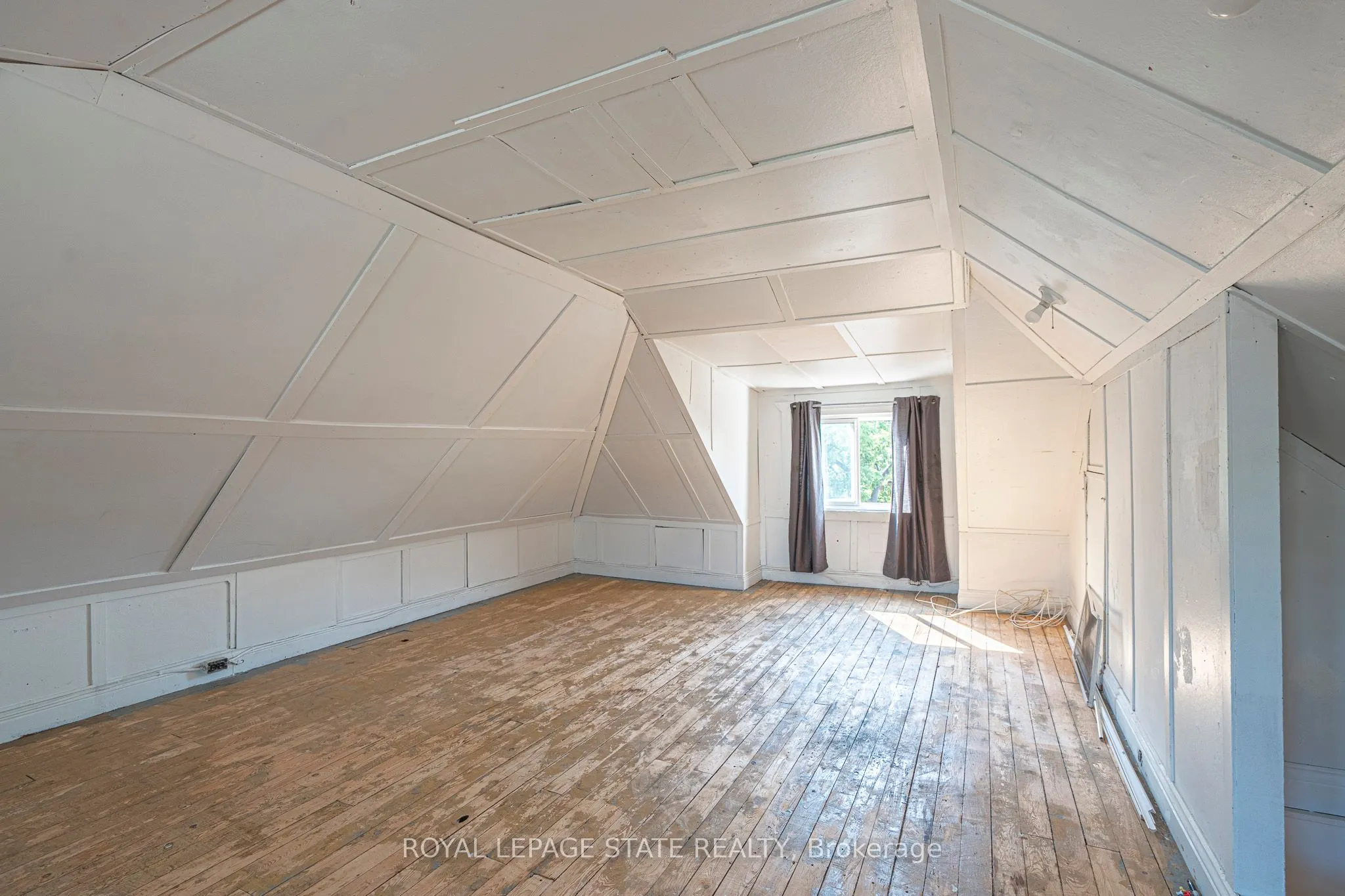 36 Spadina Avenue