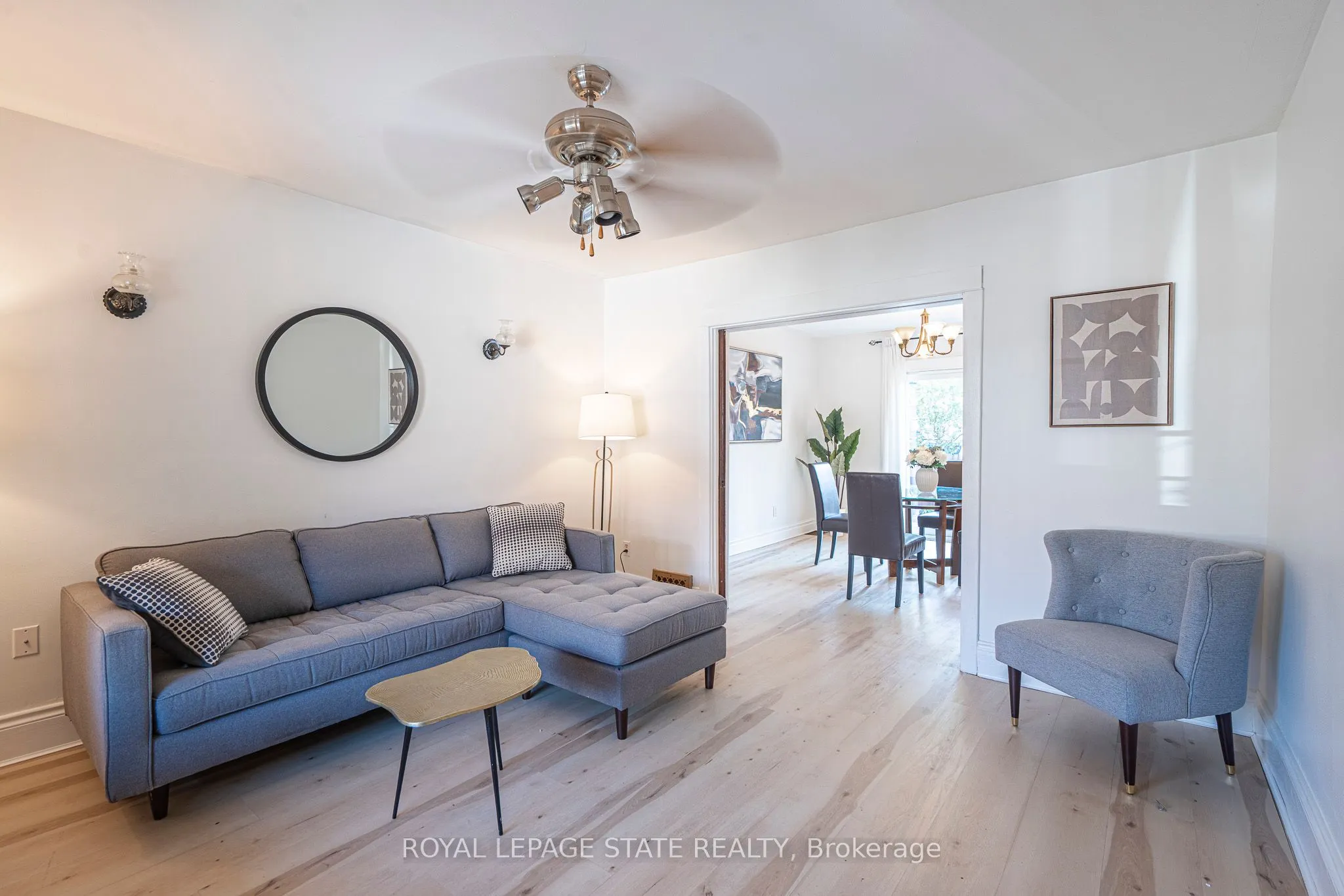 36 Spadina Avenue