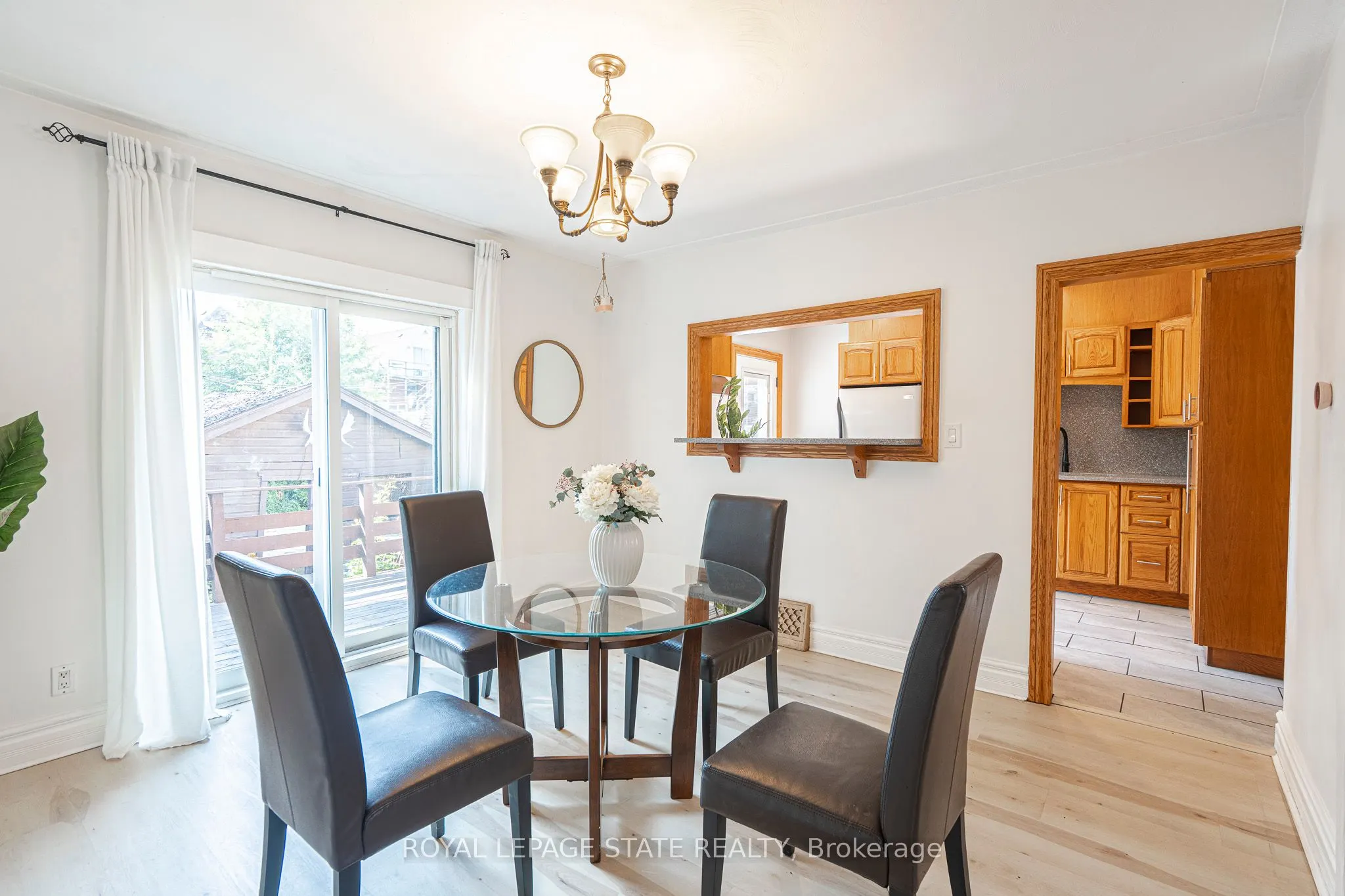 36 Spadina Avenue
