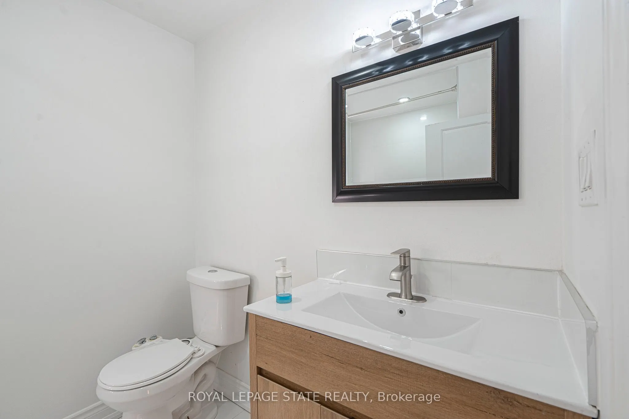 36 Spadina Avenue