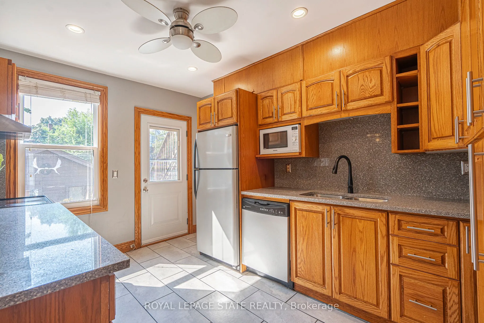 36 Spadina Avenue