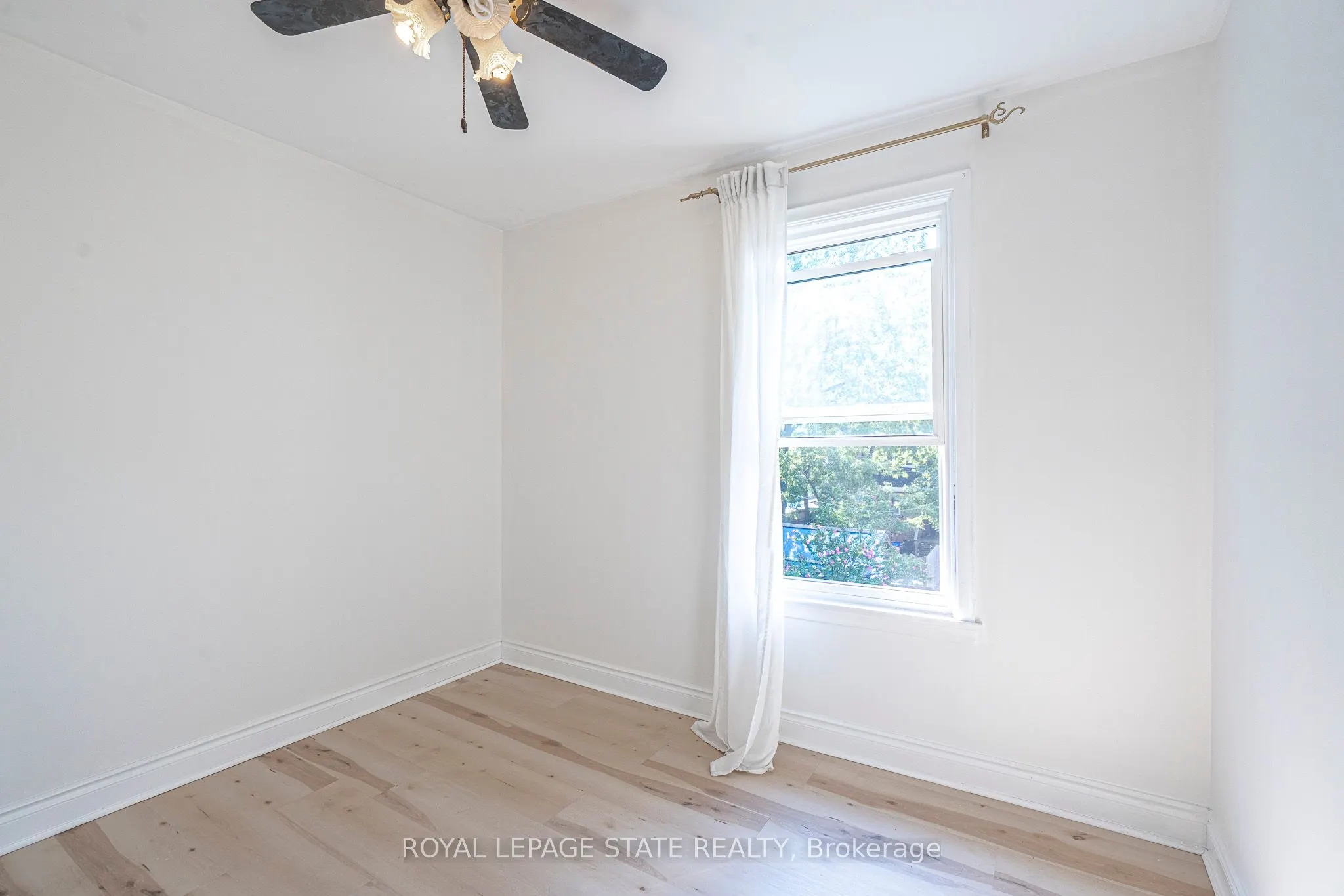 36 Spadina Avenue