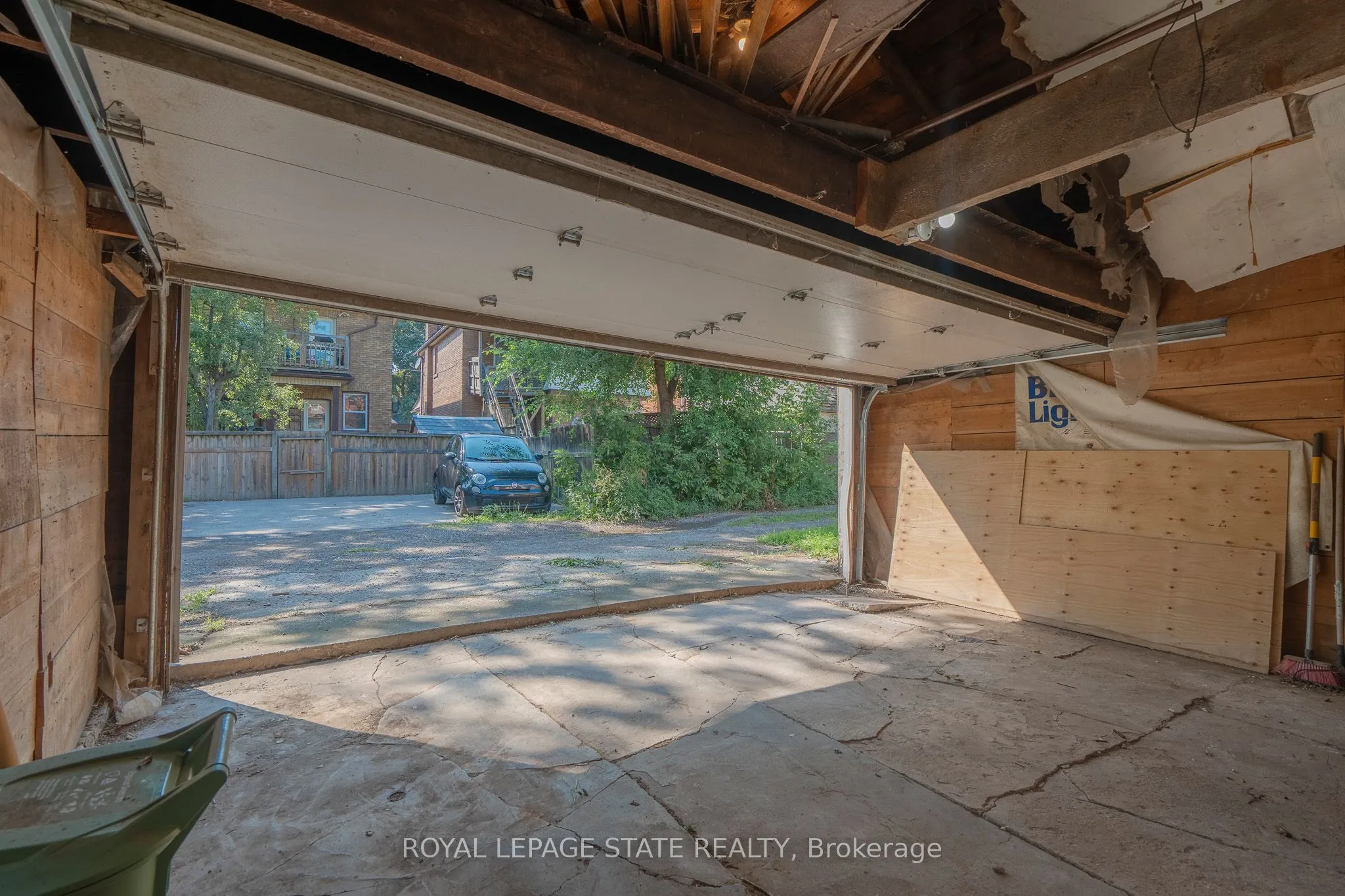 36 Spadina Avenue