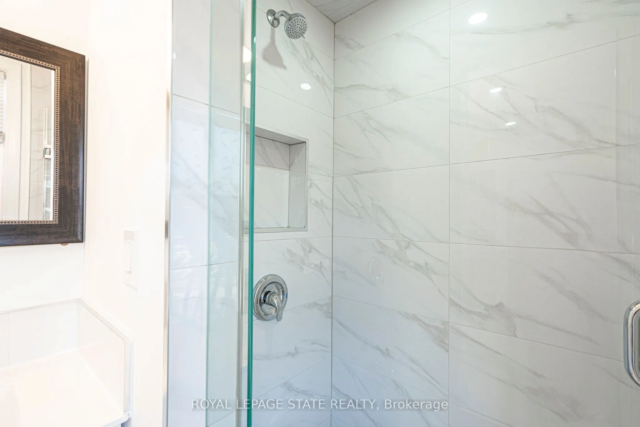 36 Spadina Avenue