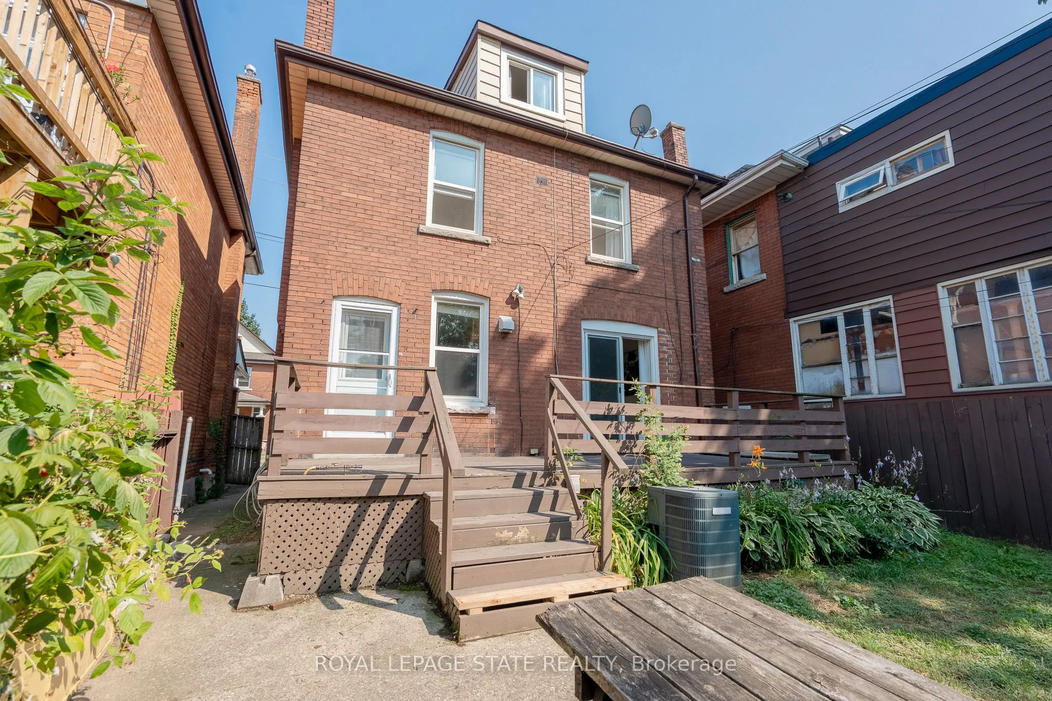 36 Spadina Avenue