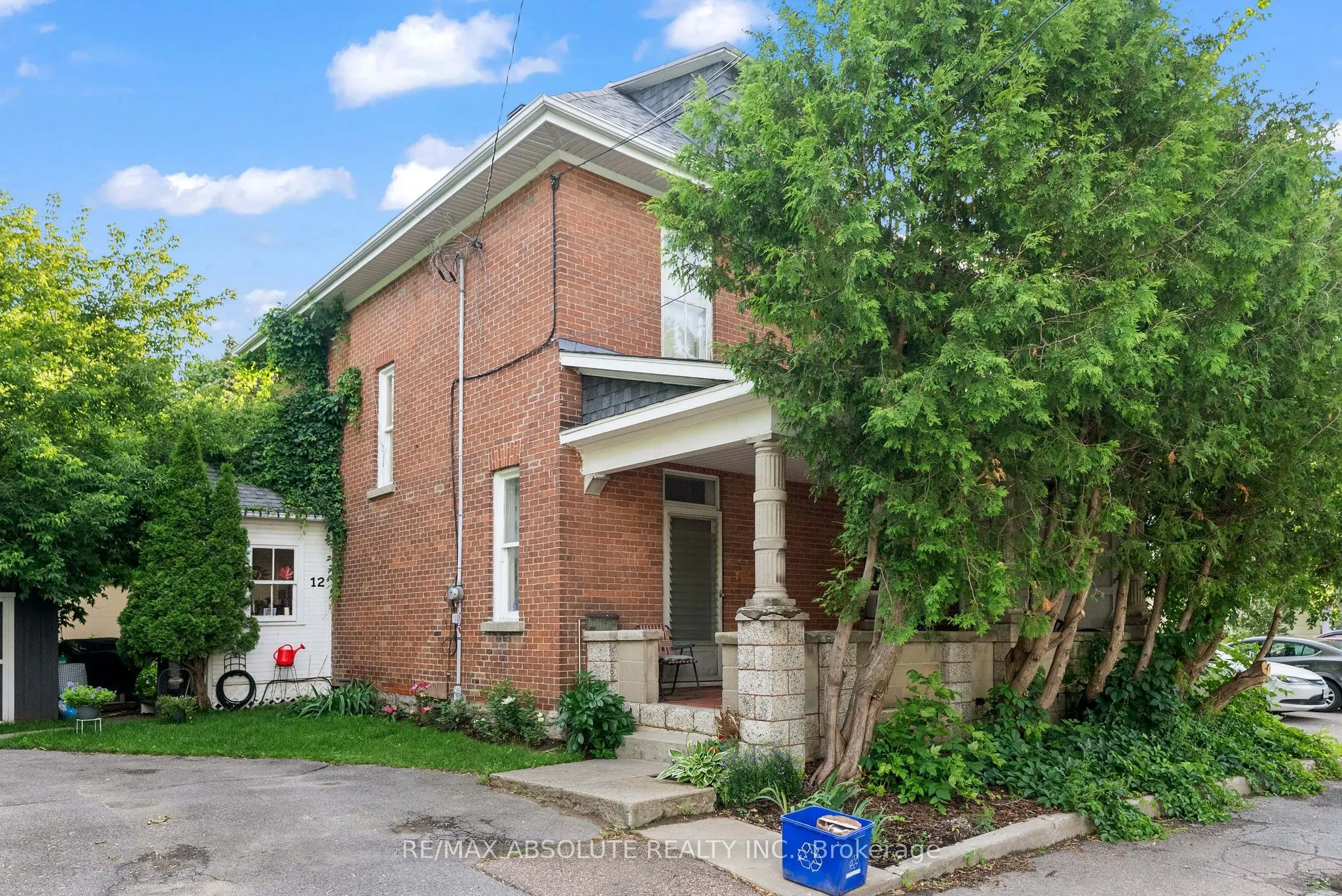 12 Rock Lane E