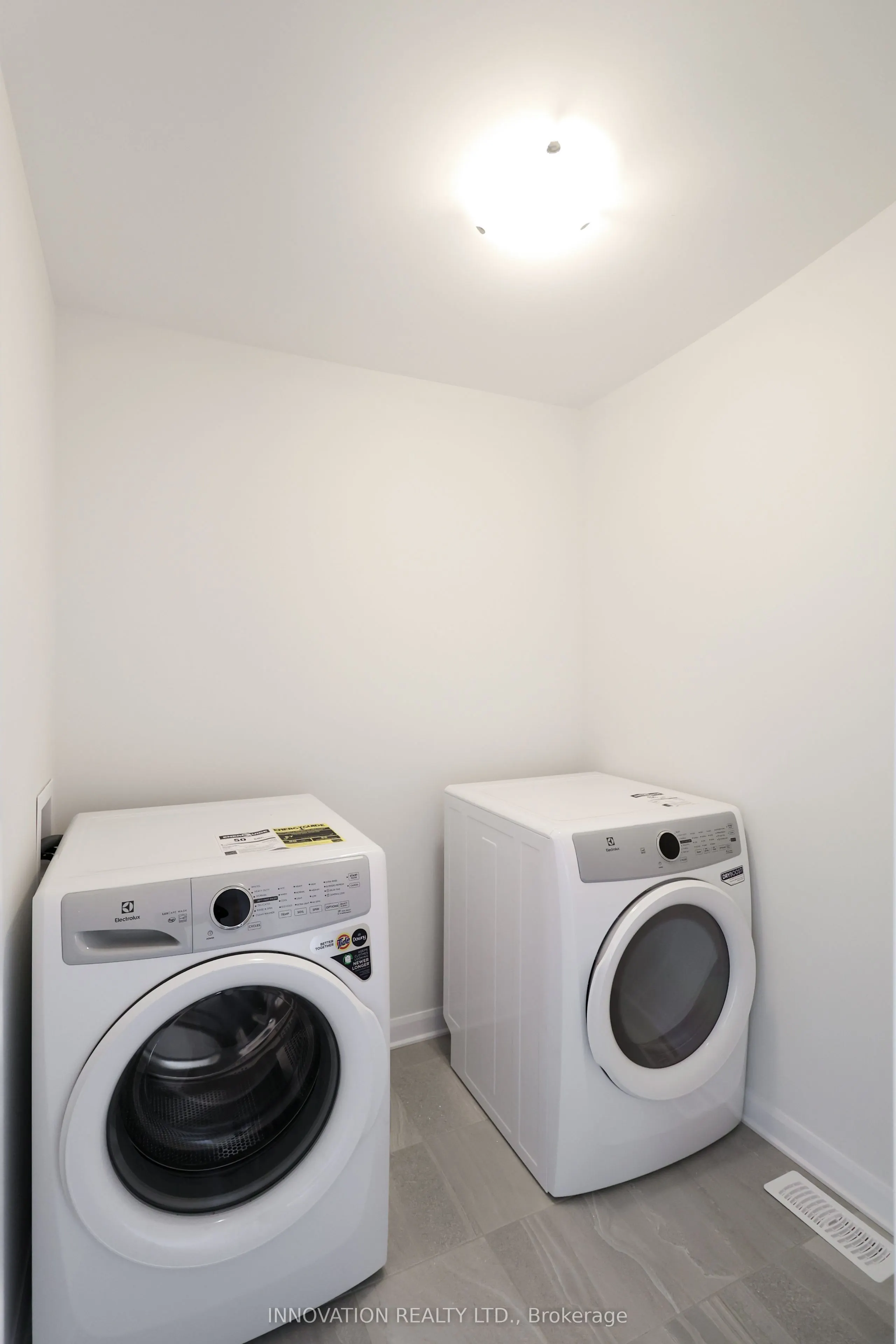 255 ELSIE MACGILL Walk